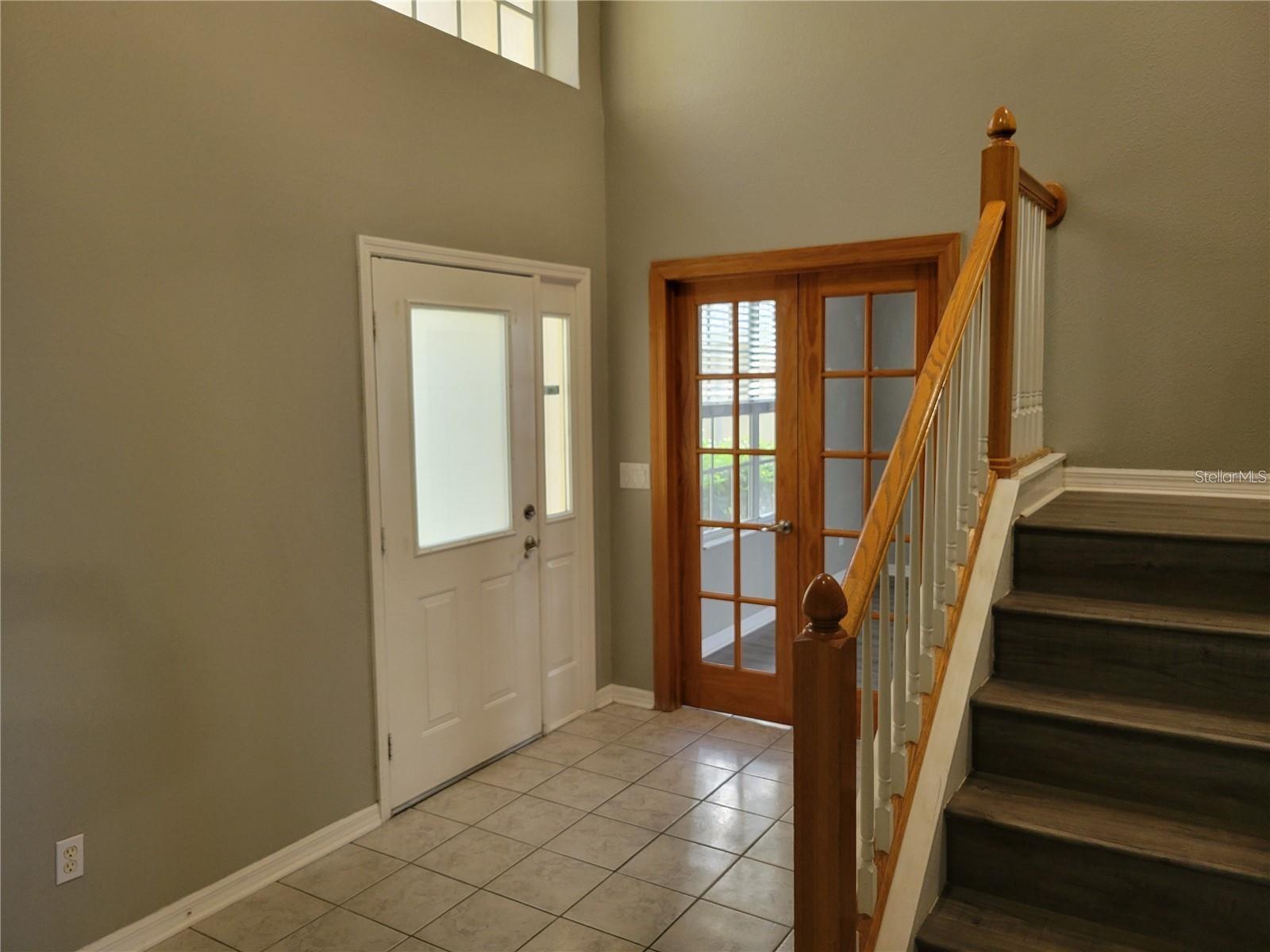 7215 COLONIAL LAKE DR — photo 3