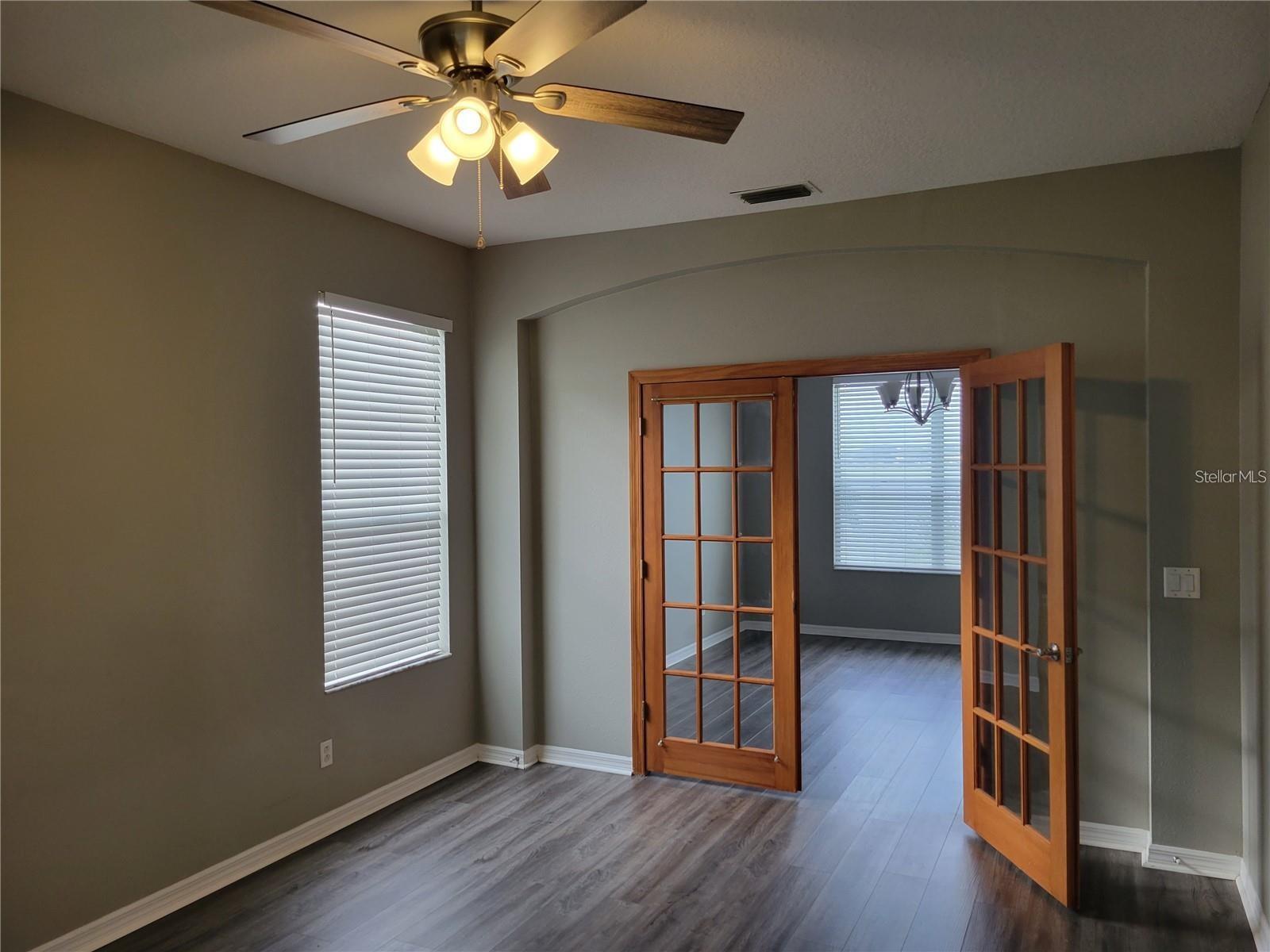 7215 COLONIAL LAKE DR — photo 4