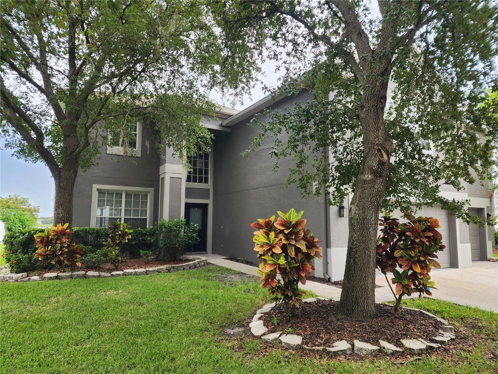 7215 COLONIAL LAKE DR — photo 2