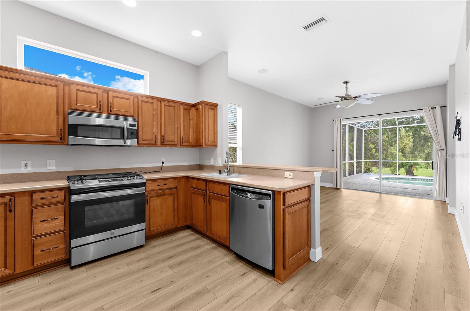 6462 GOLDEN LEAF CT — photo 12