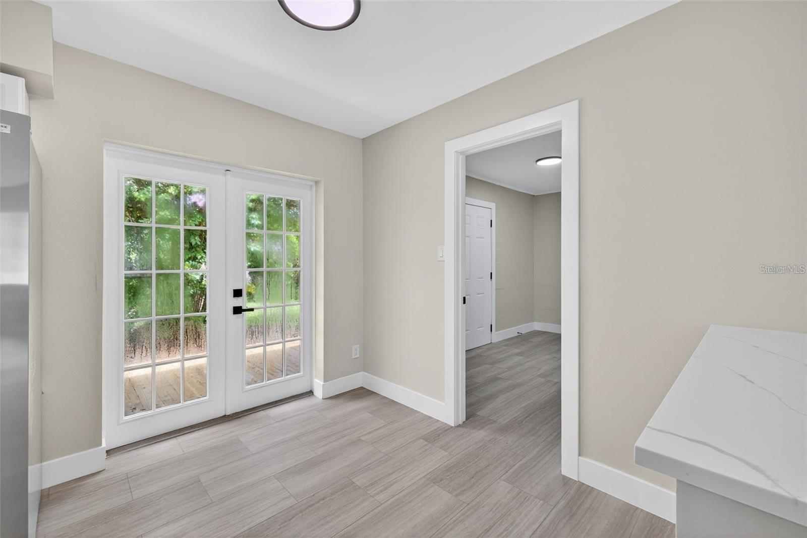 413 COUNTRY CLUB DR — photo 20