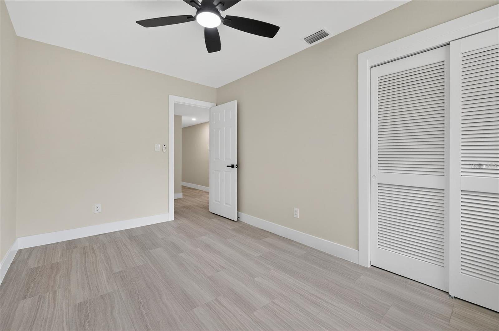 413 COUNTRY CLUB DR — photo 14