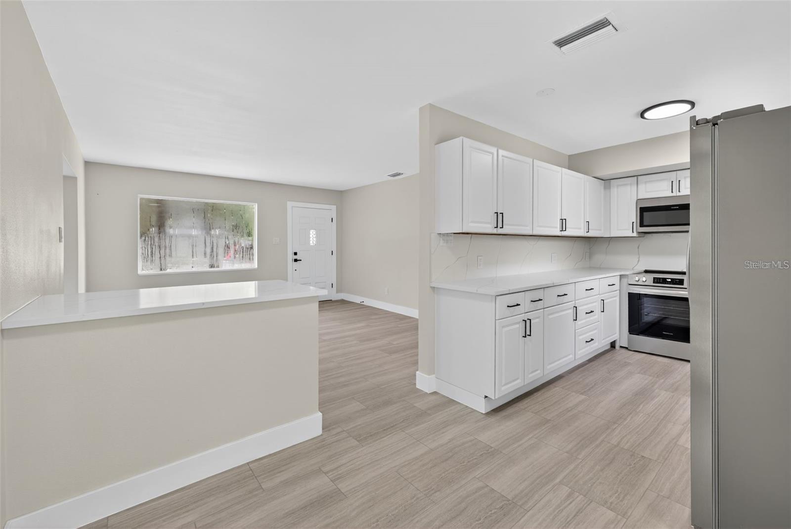 413 COUNTRY CLUB DR — photo 5
