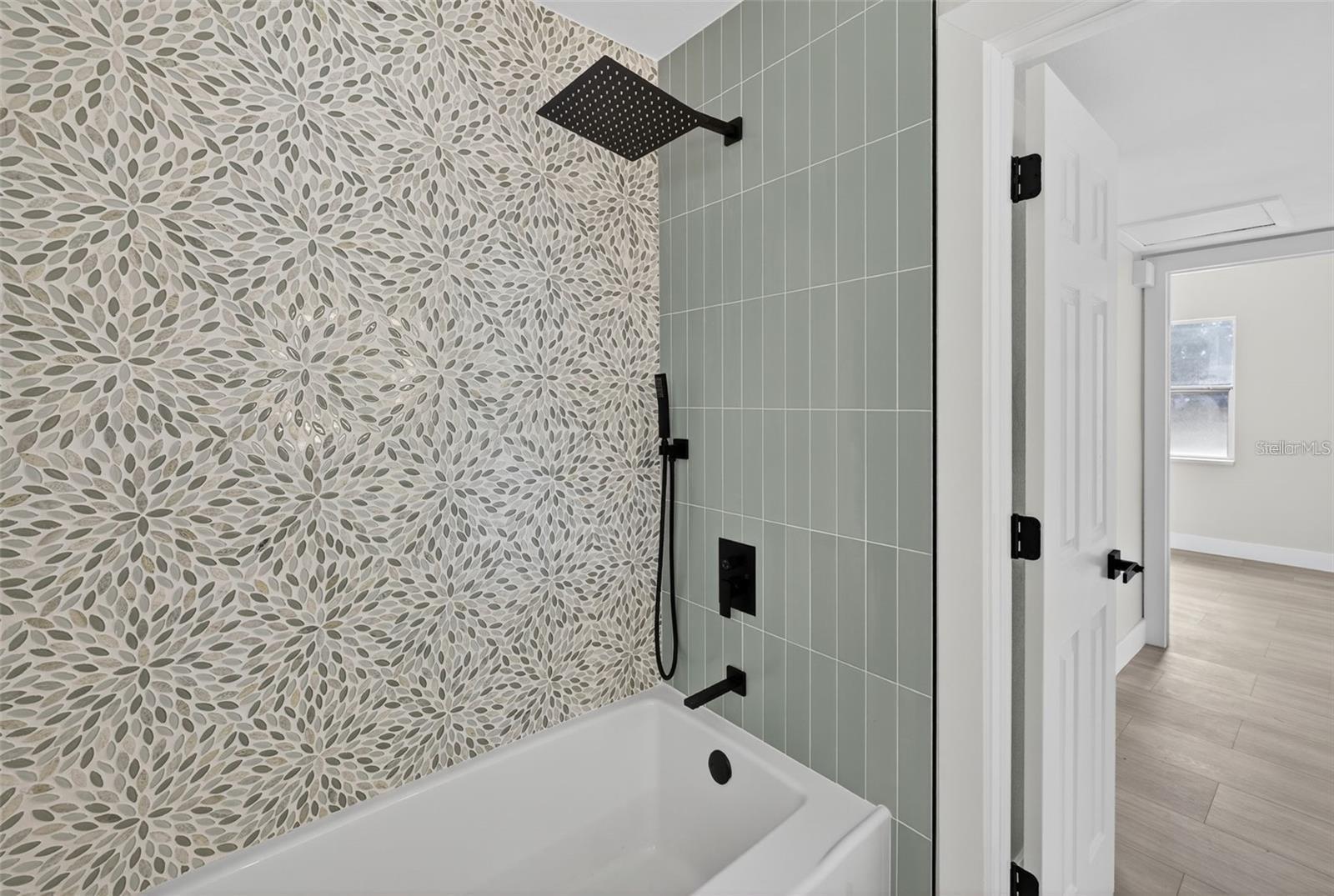 413 COUNTRY CLUB DR — photo 19