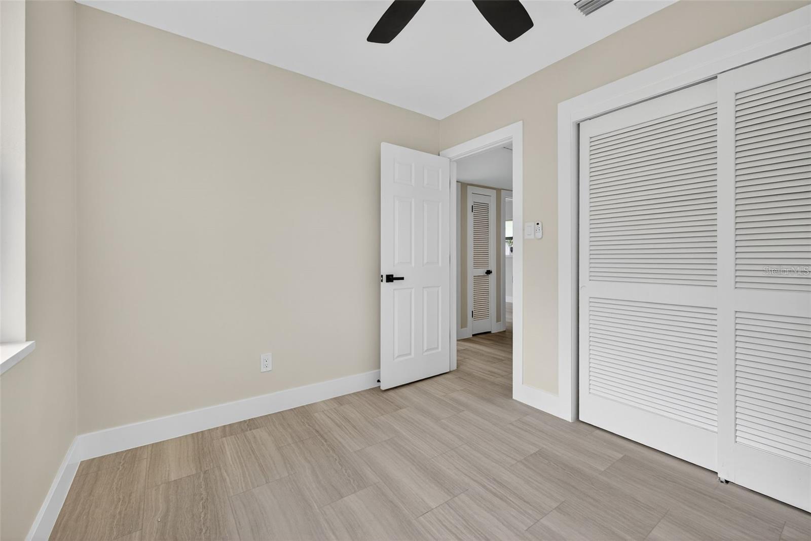 413 COUNTRY CLUB DR — photo 15