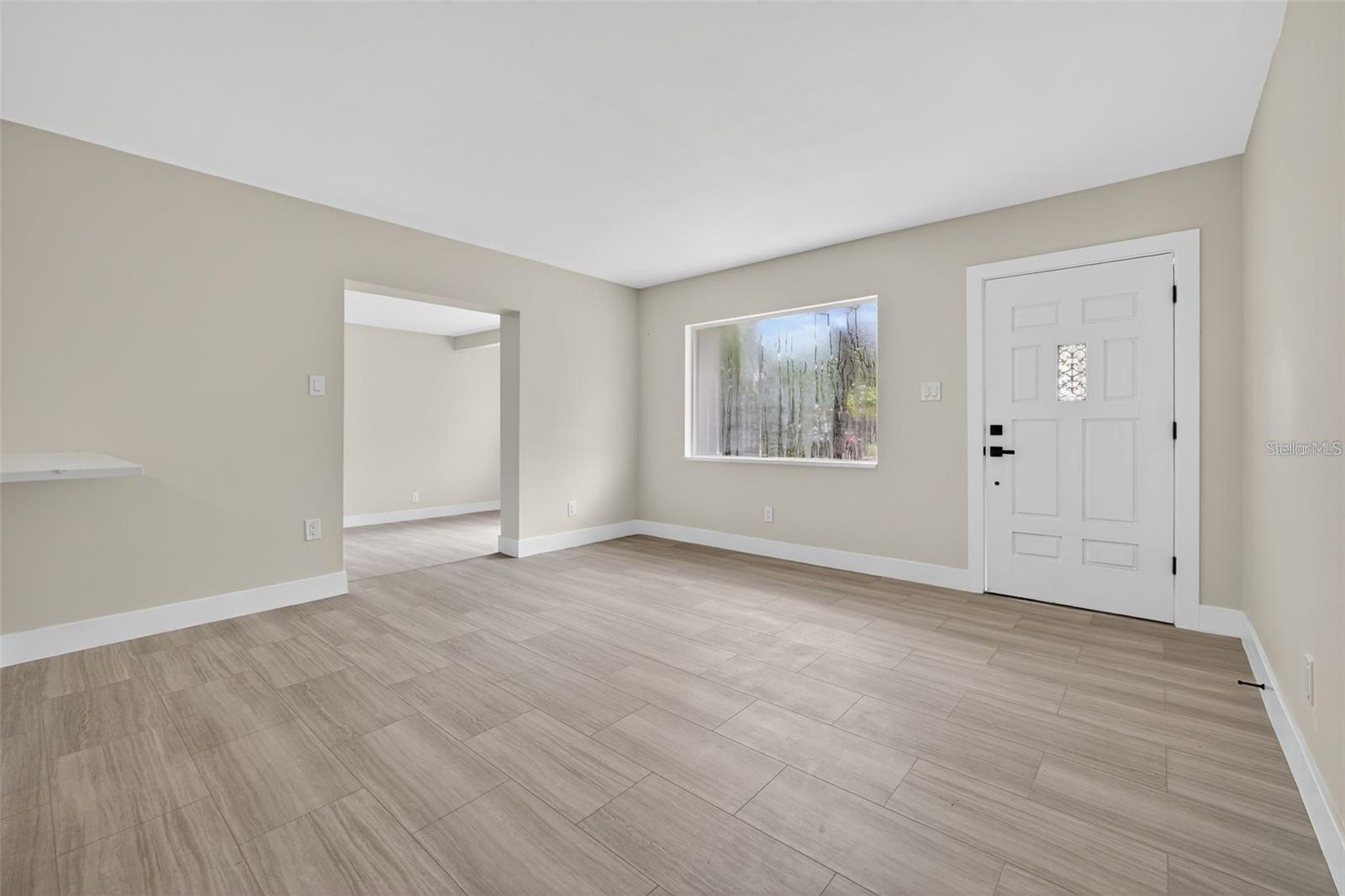 413 COUNTRY CLUB DR — photo 2