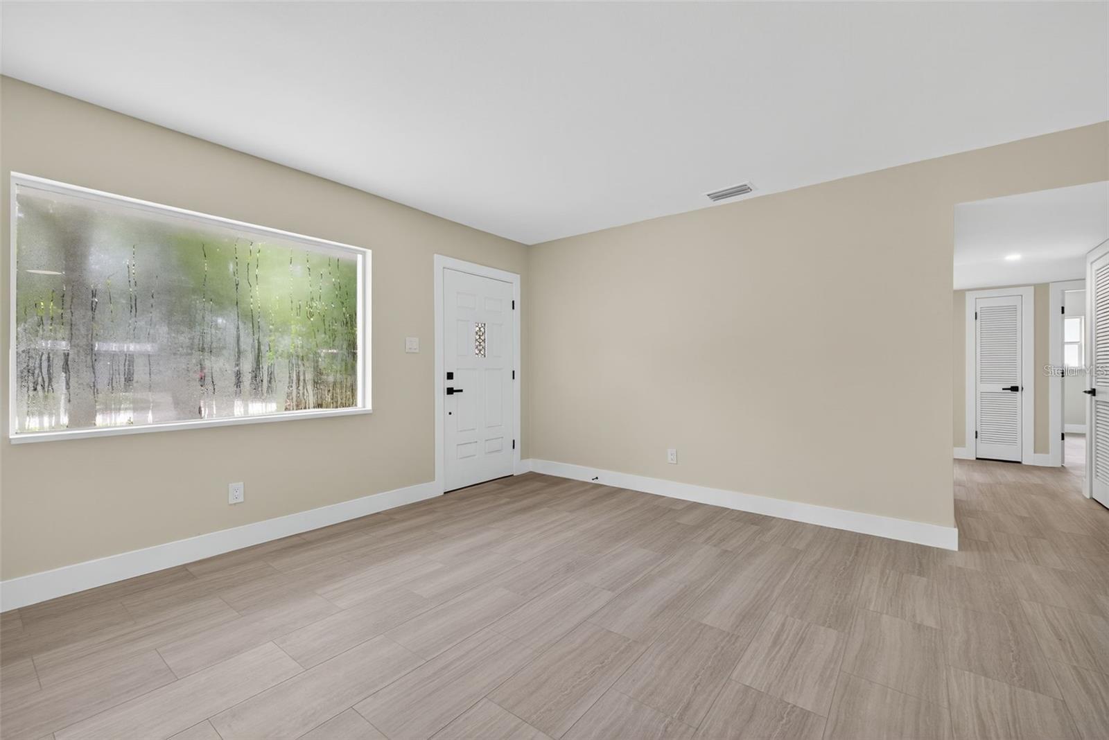 413 COUNTRY CLUB DR — photo 3