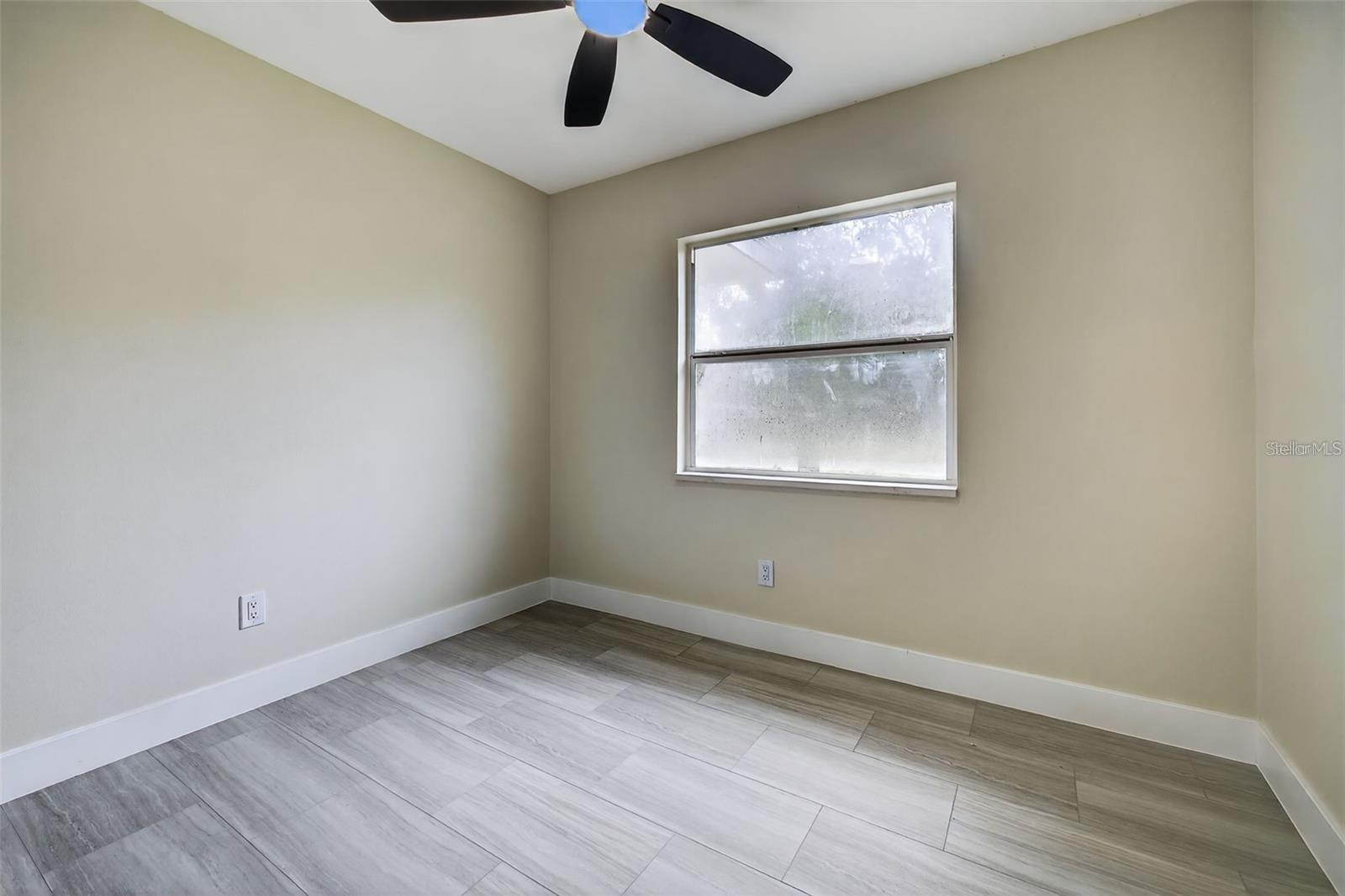 413 COUNTRY CLUB DR — photo 16