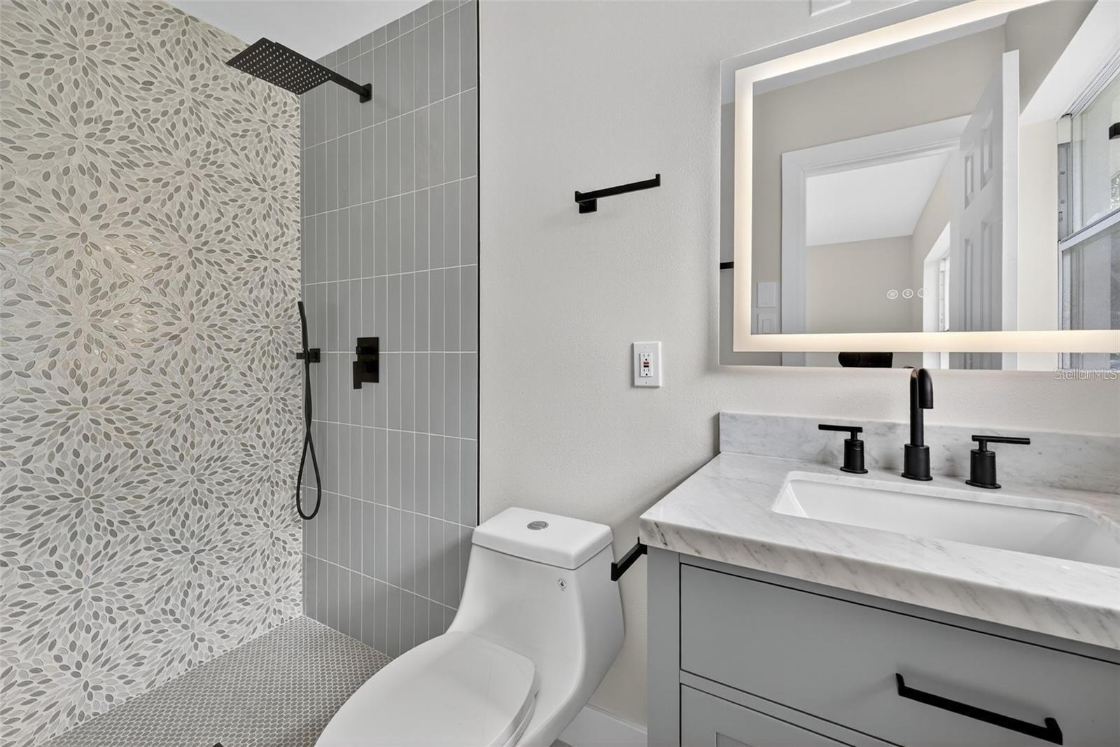 413 COUNTRY CLUB DR — photo 12