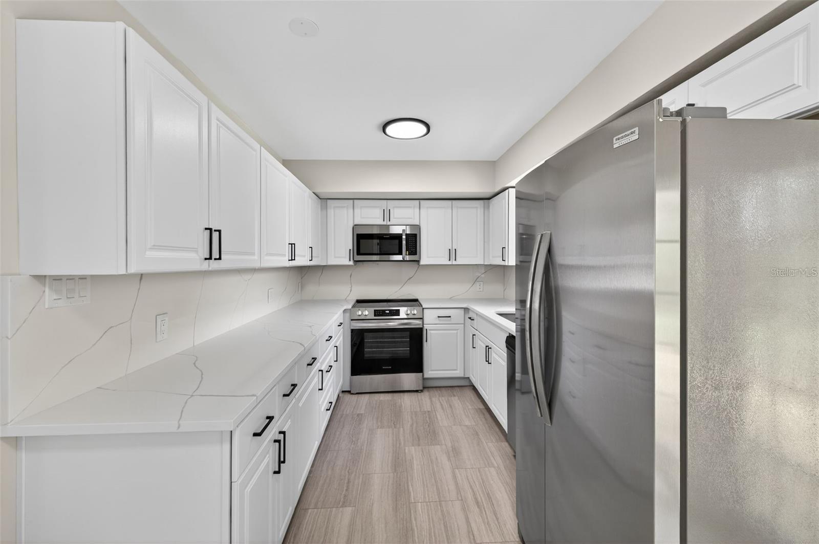 413 COUNTRY CLUB DR — photo 6