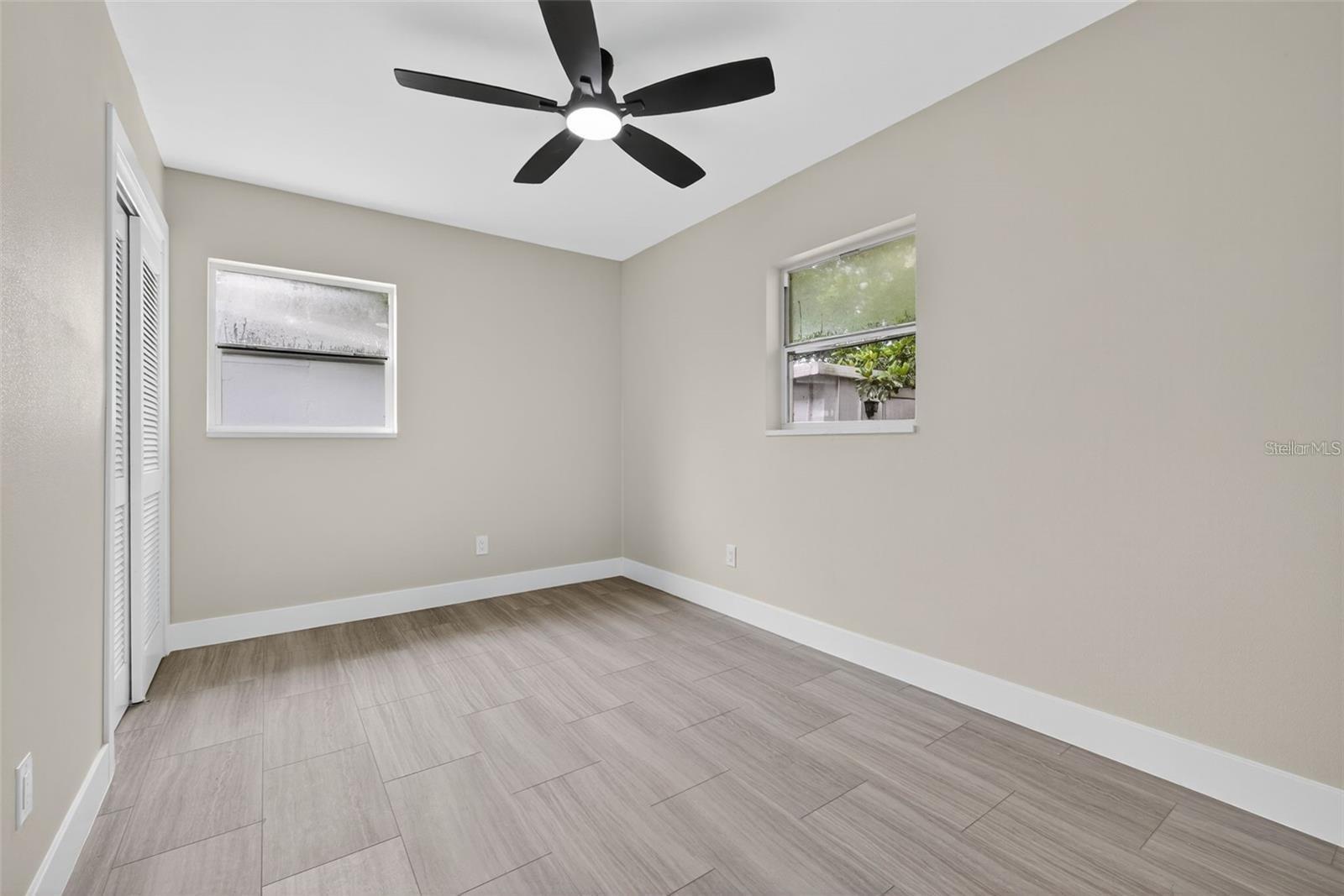413 COUNTRY CLUB DR — photo 13