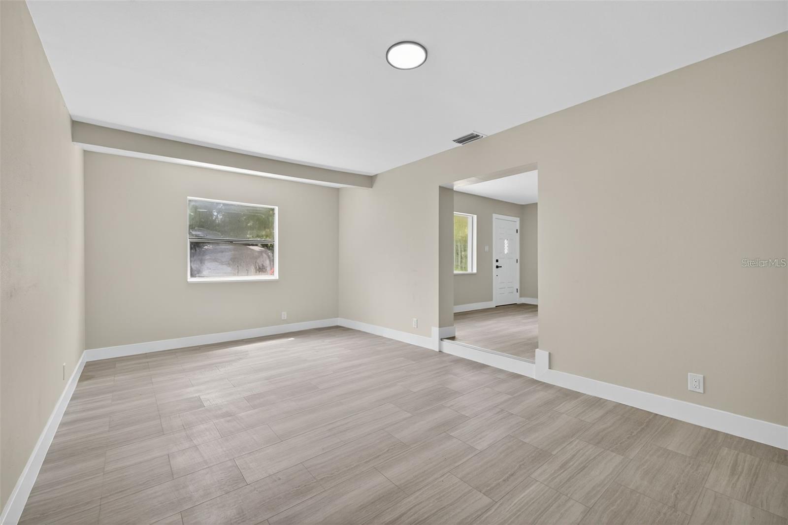 413 COUNTRY CLUB DR — photo 4