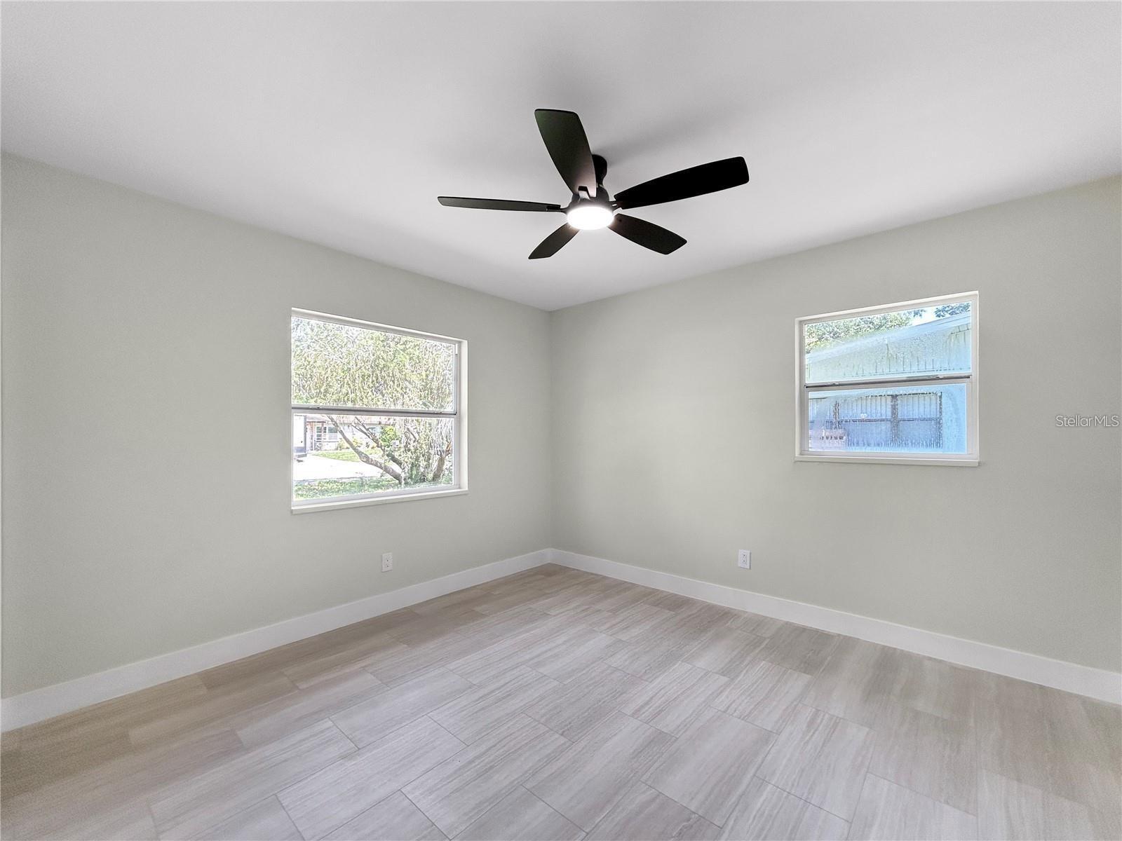 413 COUNTRY CLUB DR — photo 11