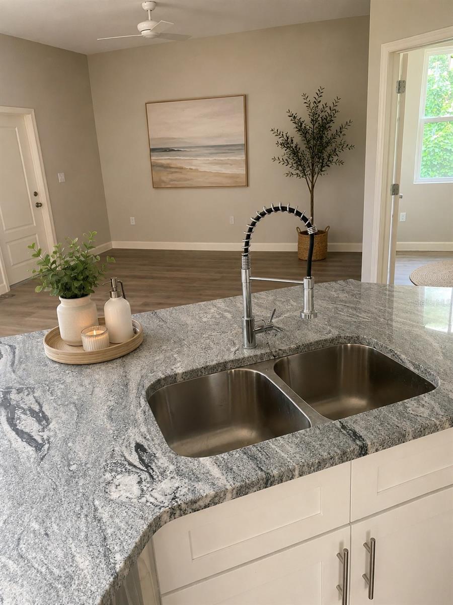 14910 LAURIE LN — photo 8