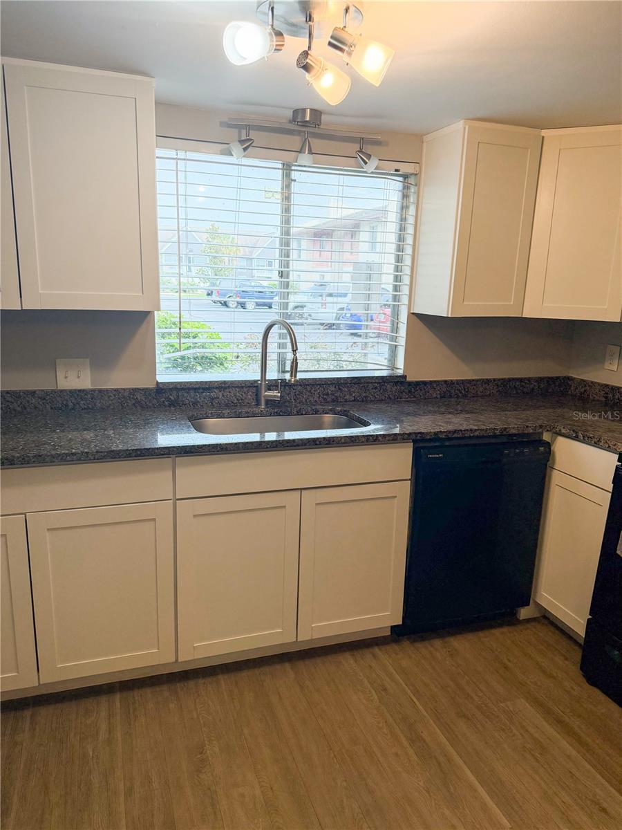 3850 N LAKE DR #140 — photo 8