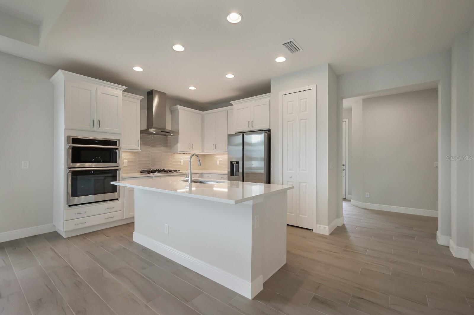 10748 KLEE AVE — photo 6