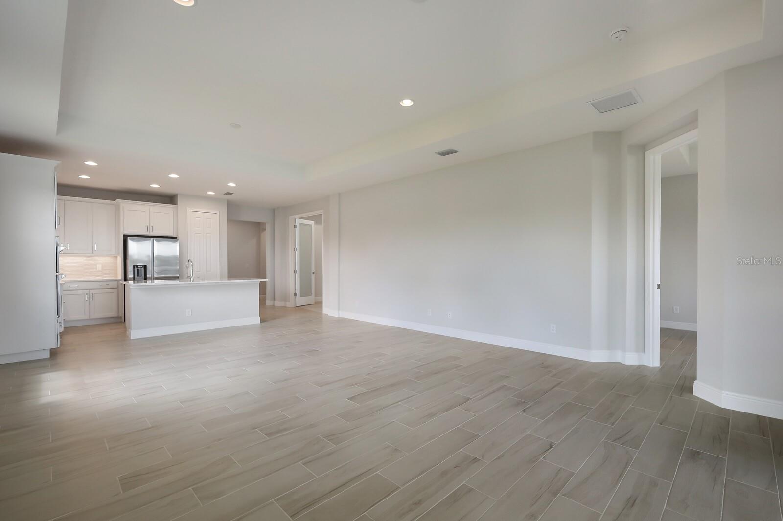 10748 KLEE AVE — photo 9