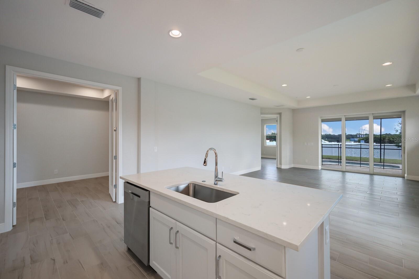 10748 KLEE AVE — photo 7