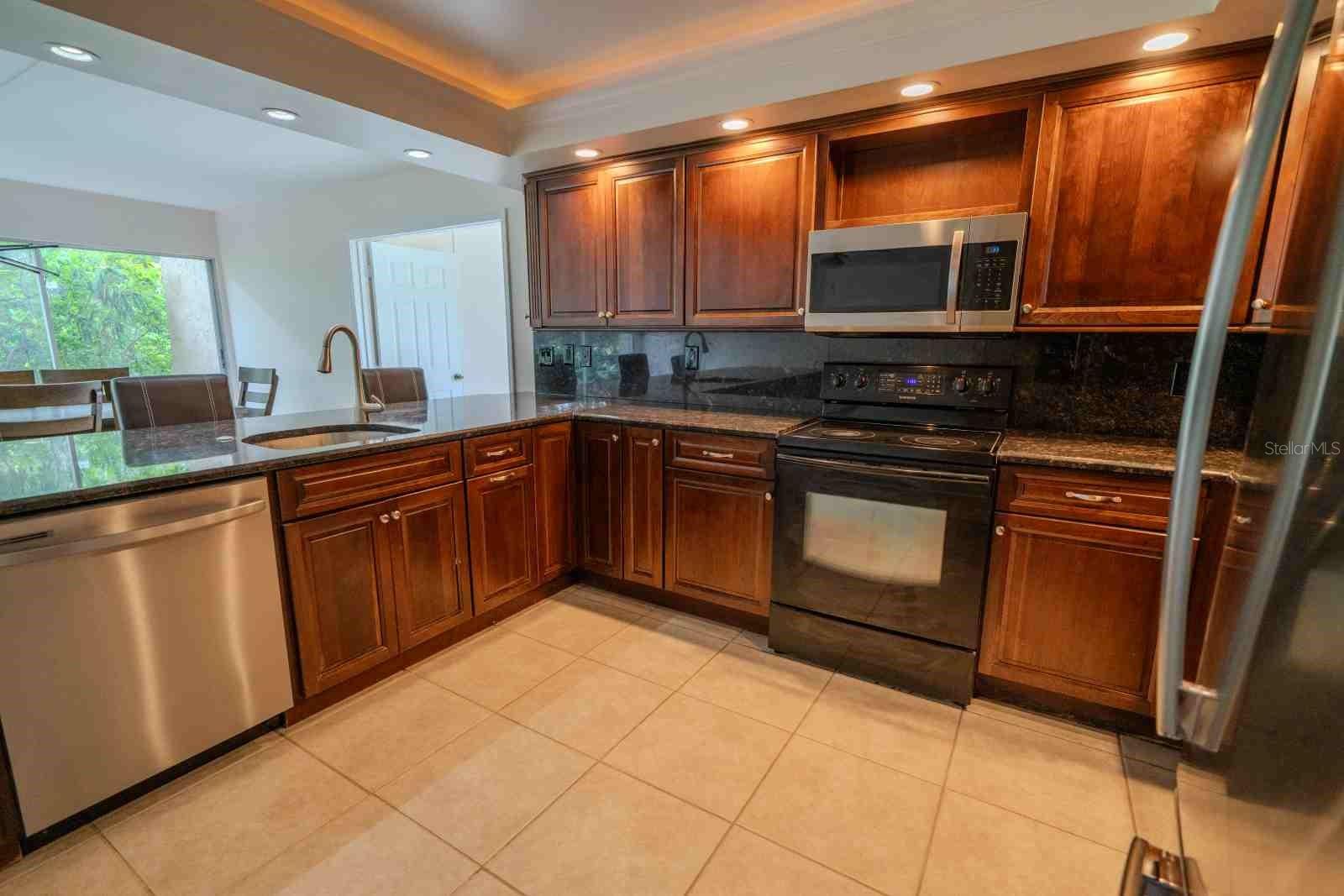 225 COUNTRY CLUB DR #D142 — photo 12