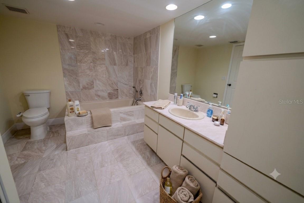 225 COUNTRY CLUB DR #D142 — photo 14