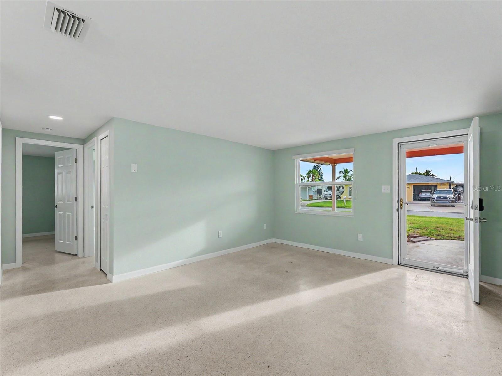 13530 MARIA DR — photo 13
