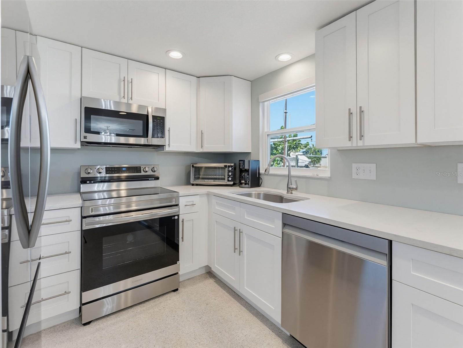 13530 MARIA DR — photo 19