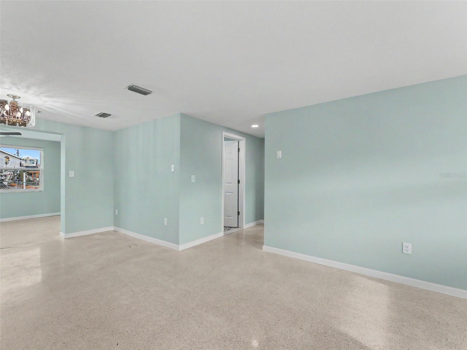 13530 MARIA DR — photo 14