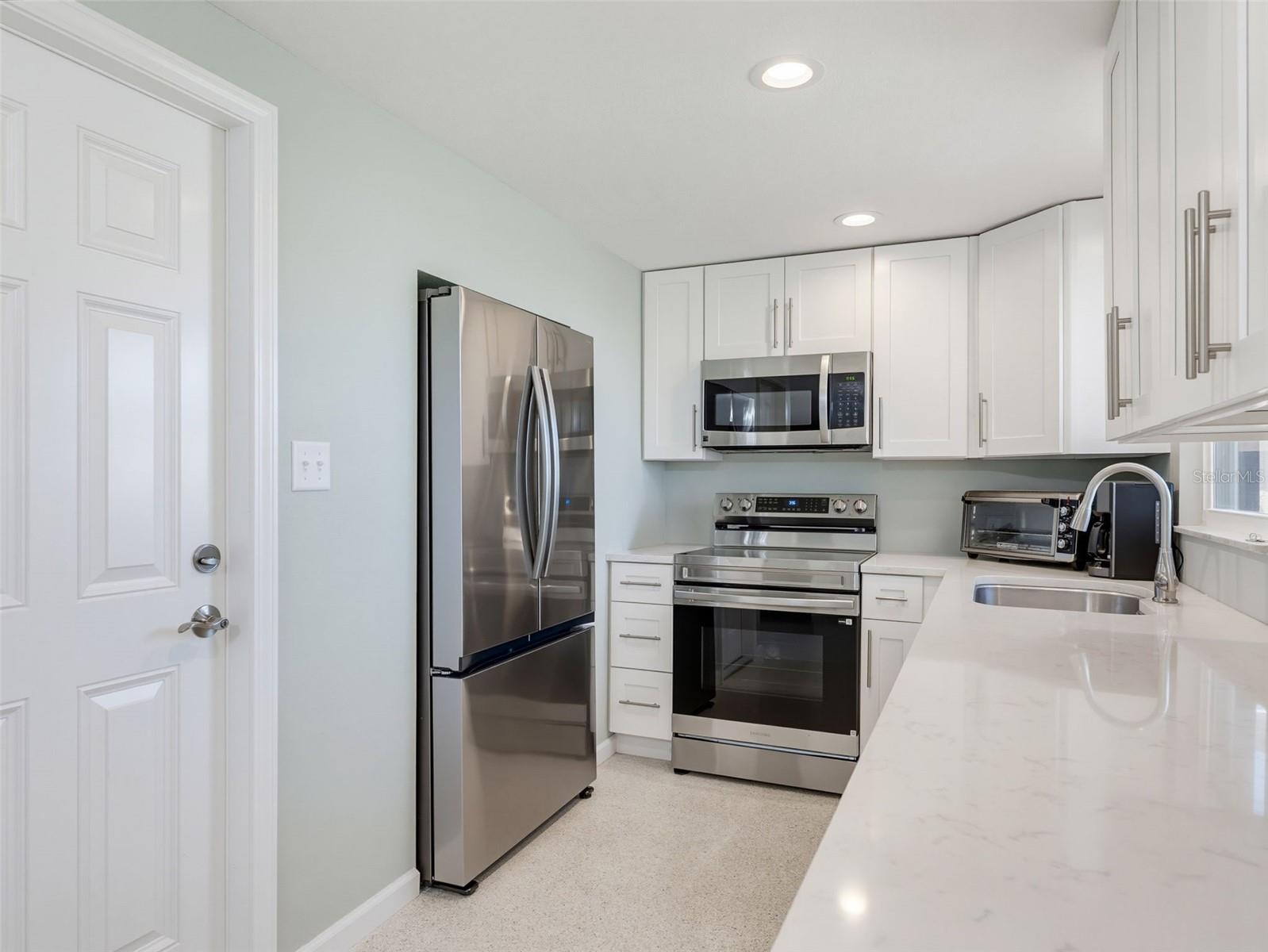 13530 MARIA DR — photo 21
