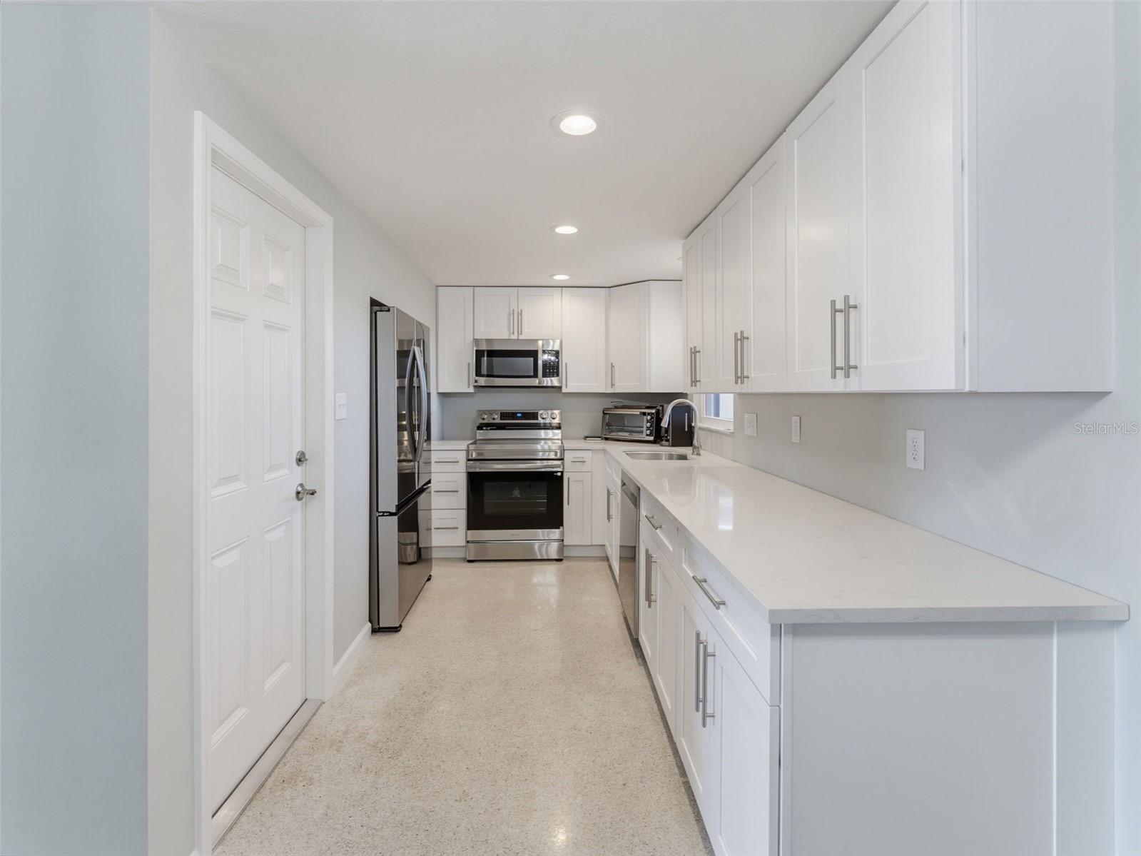 13530 MARIA DR — photo 17