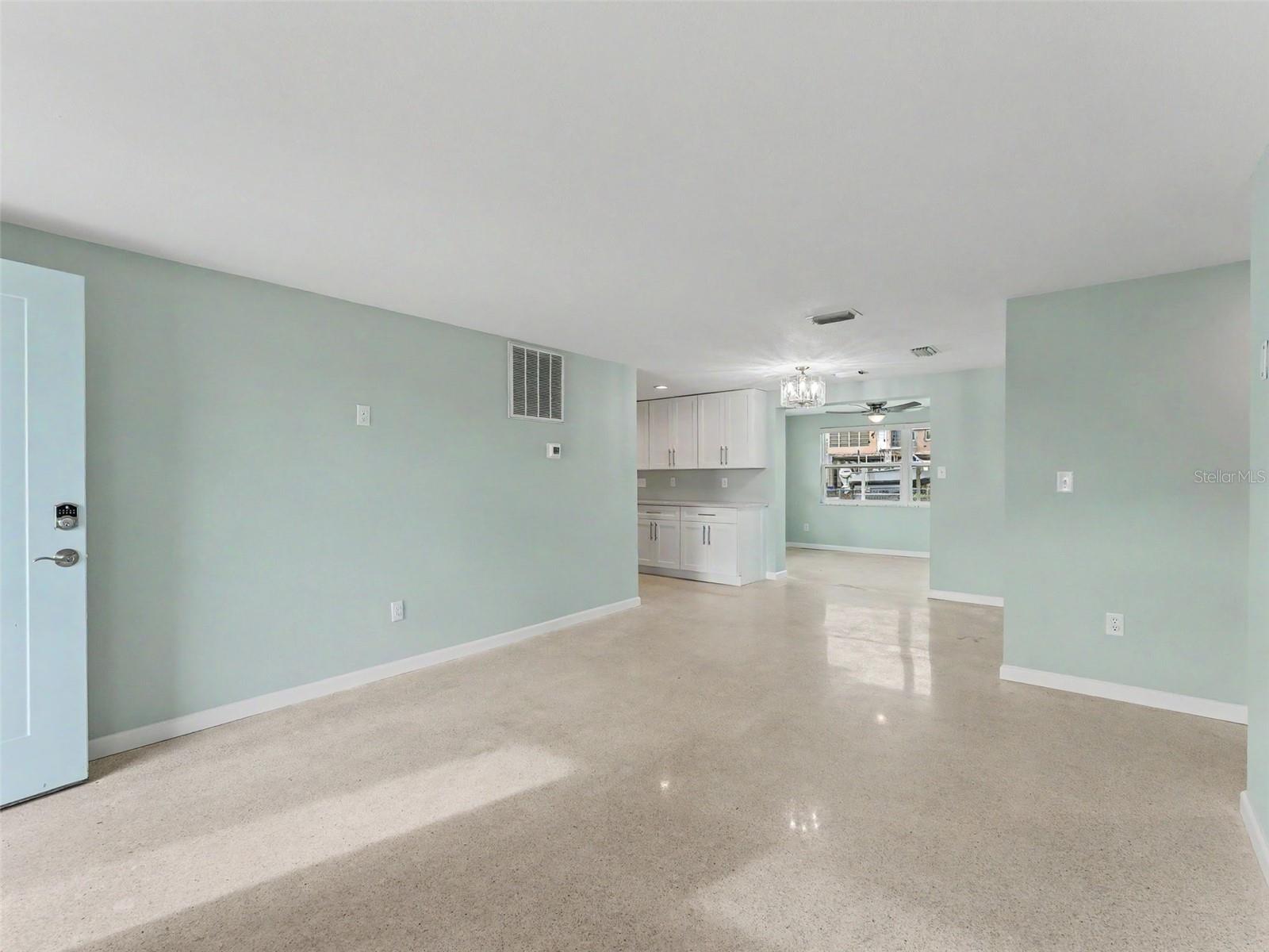 13530 MARIA DR — photo 16