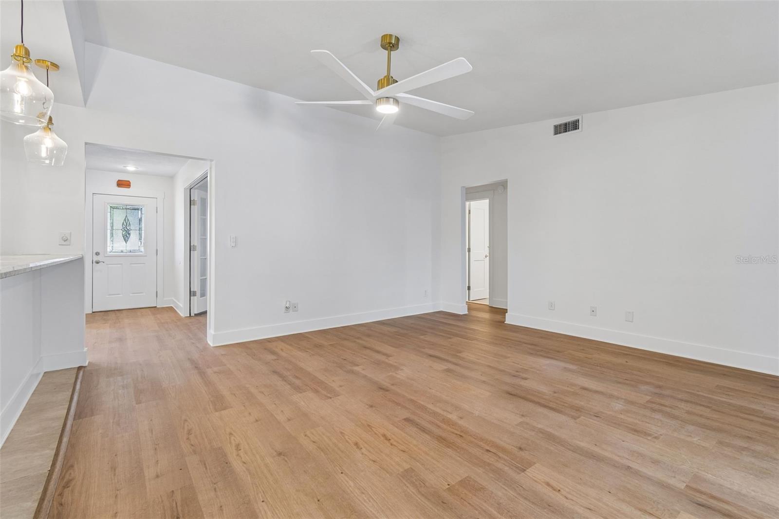 16205 SAWGRASS CIR — photo 32