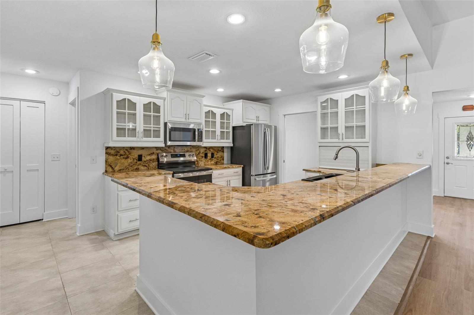 16205 SAWGRASS CIR — photo 42
