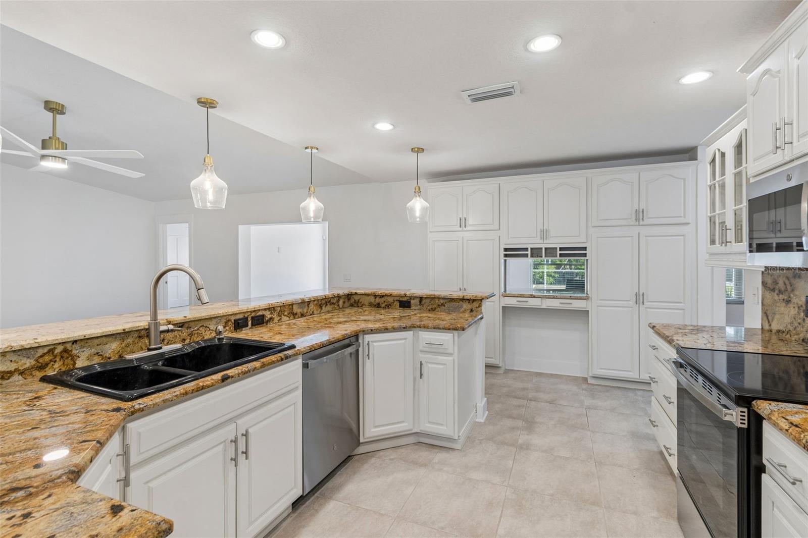 16205 SAWGRASS CIR — photo 40