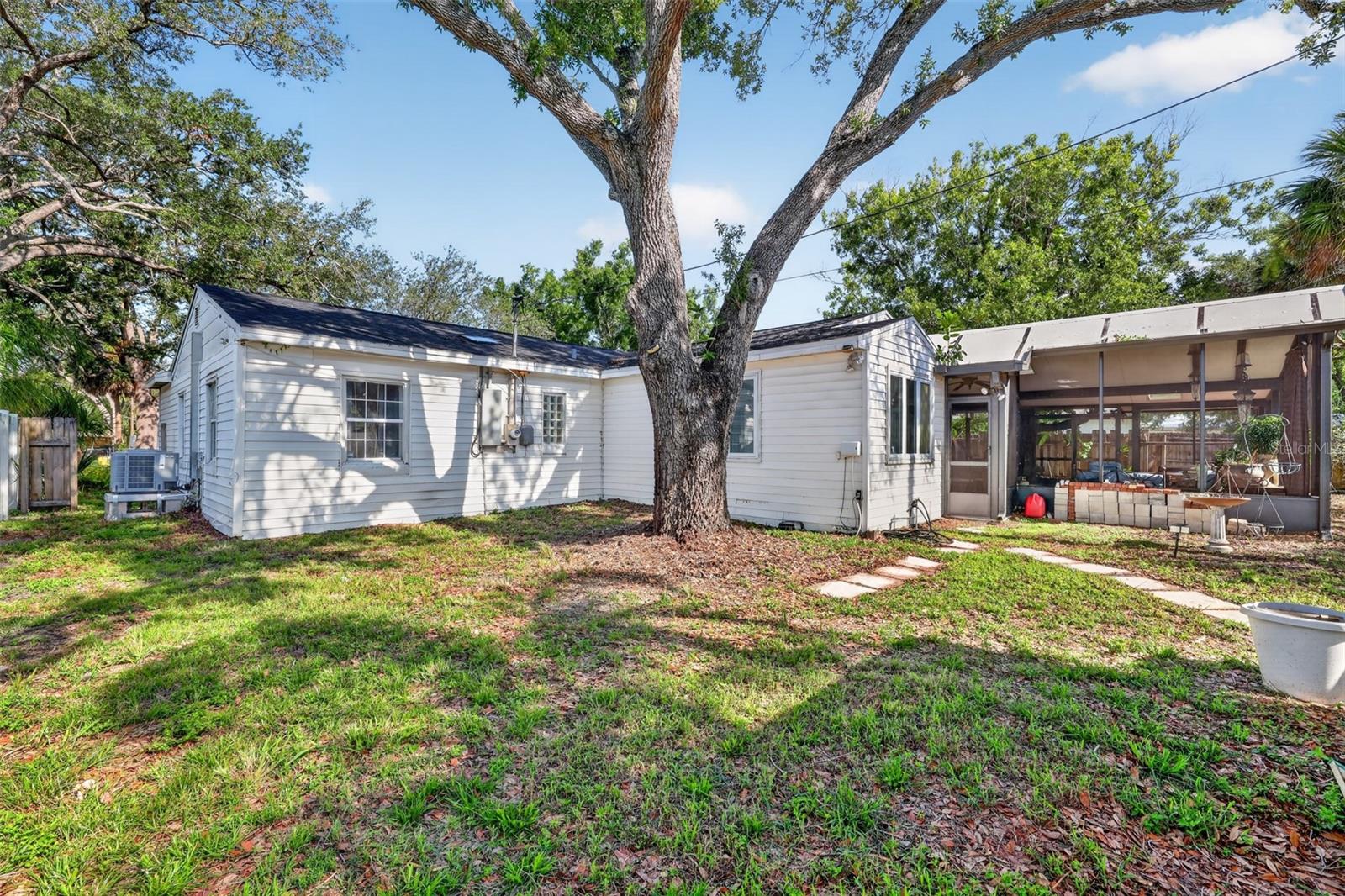 4204 S RENELLIE DR — photo 4