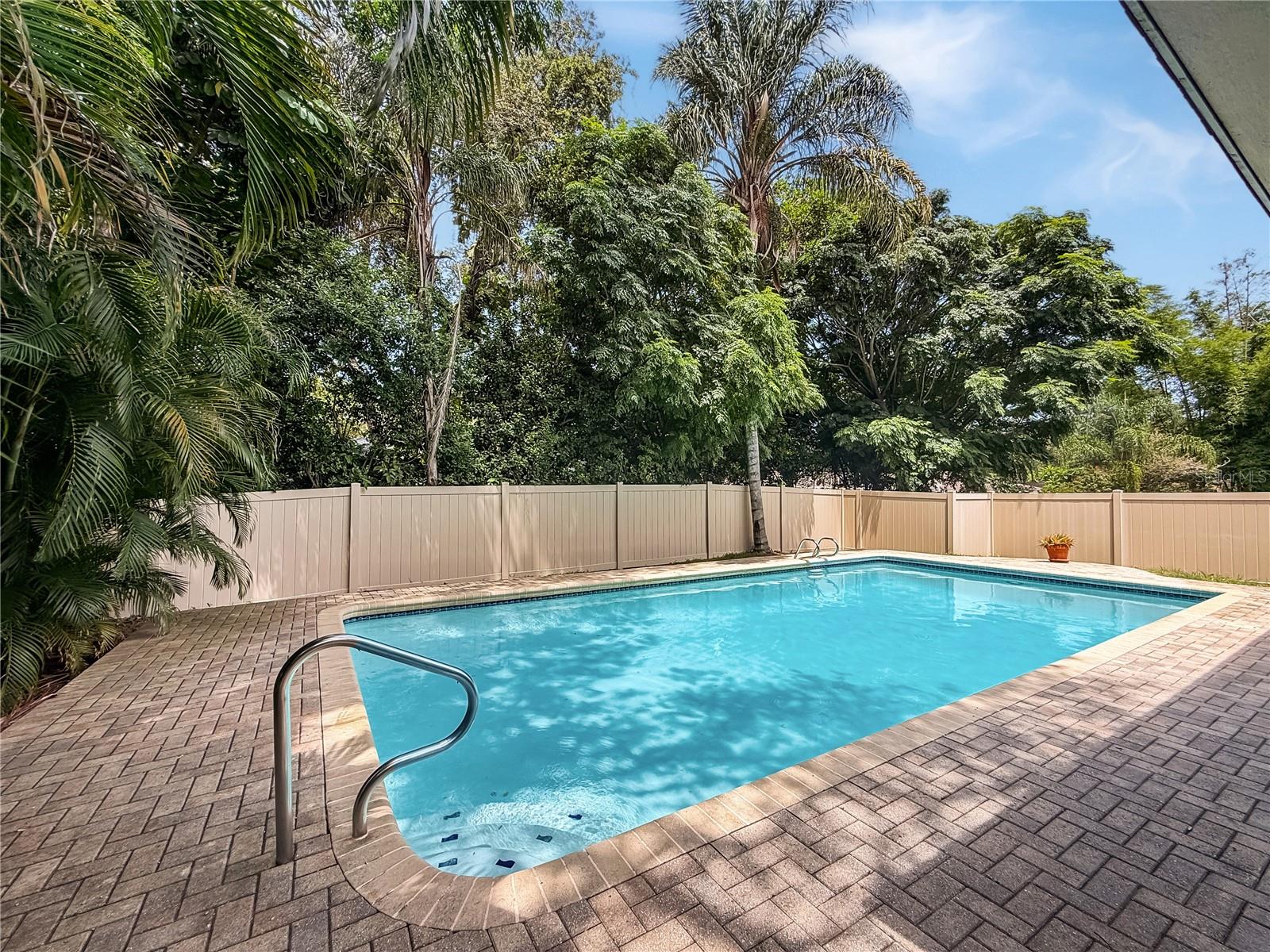 1011 WINDING OAKS DR — photo 8