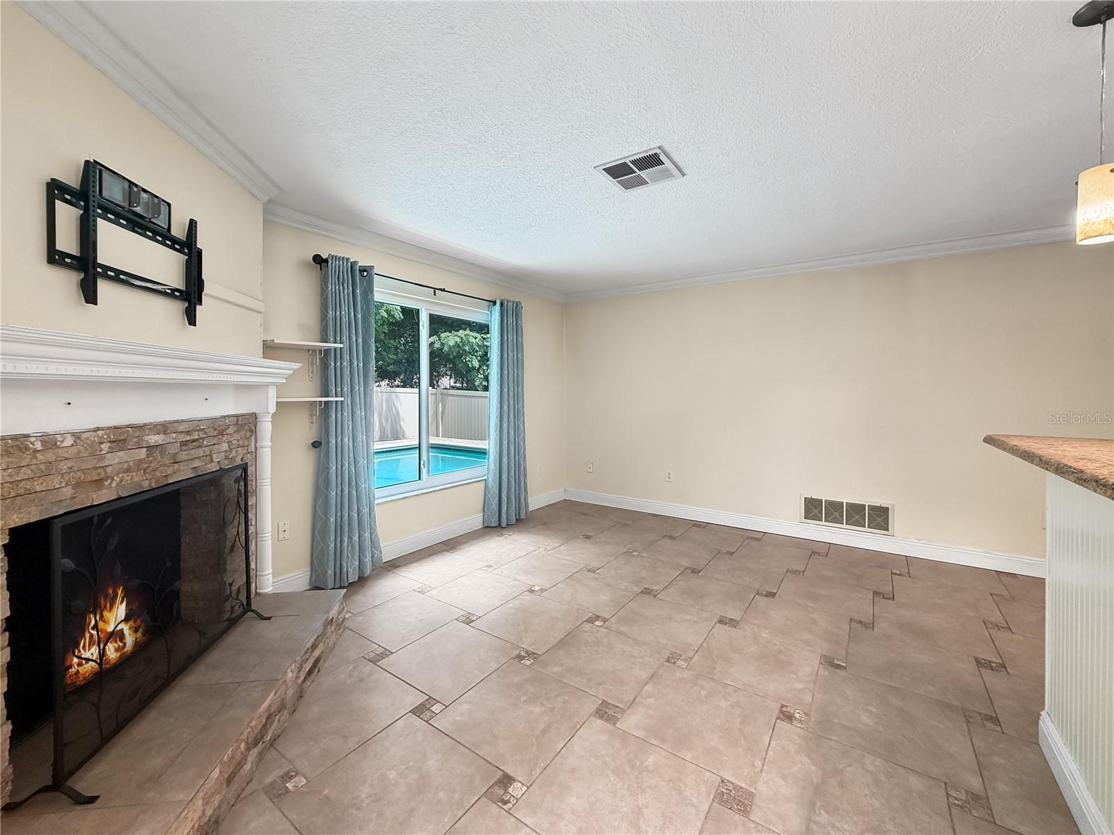 1011 WINDING OAKS DR — photo 32