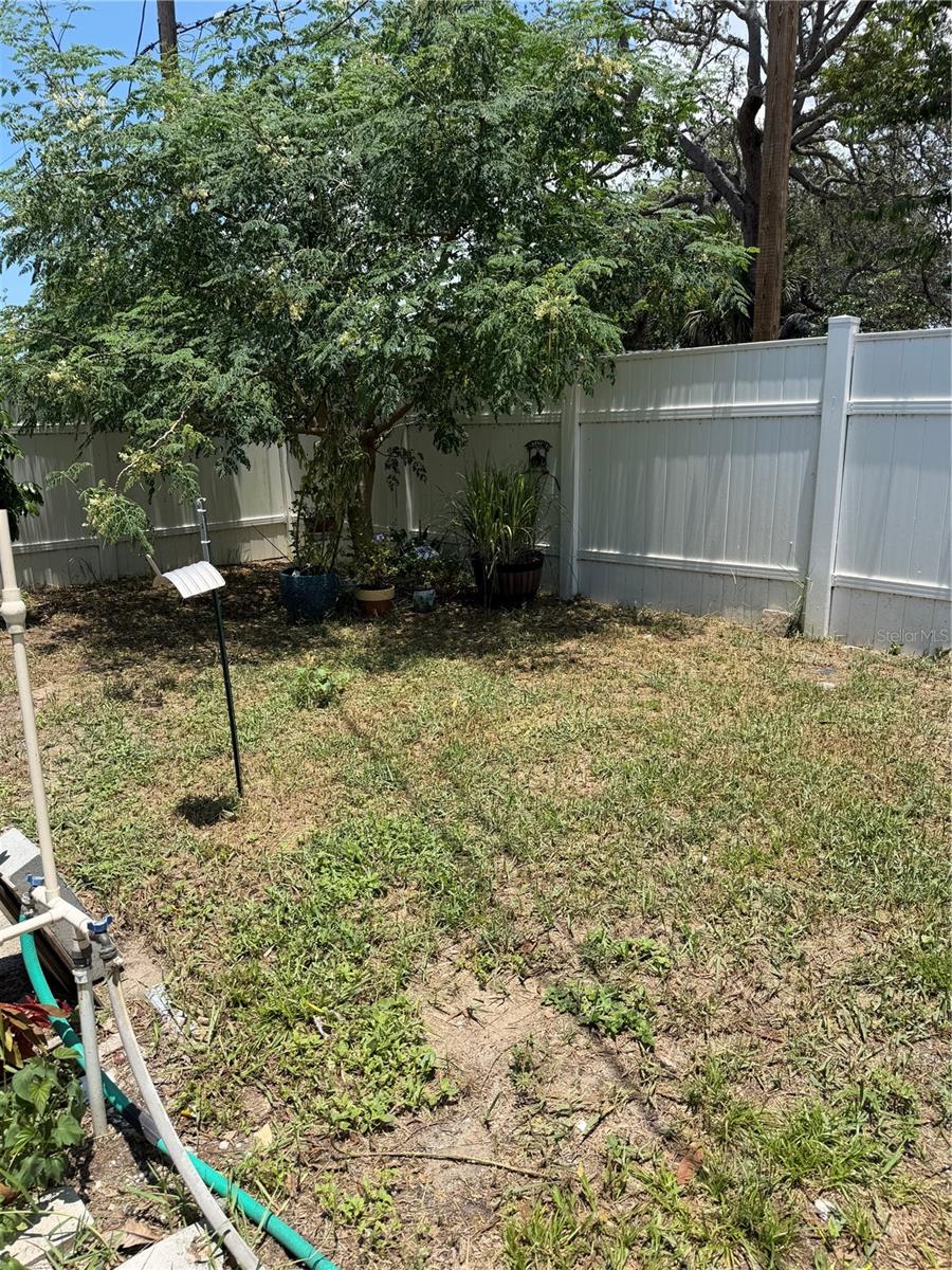 2044 HOYLE DR — photo 20