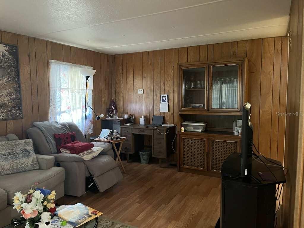 2044 HOYLE DR — photo 8