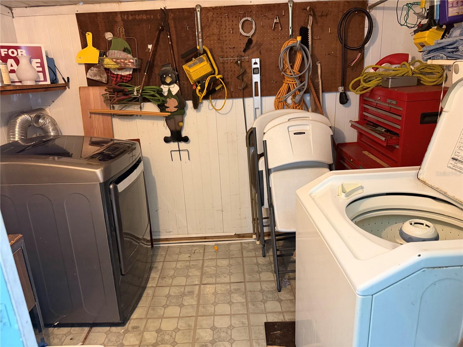 2044 HOYLE DR — photo 18