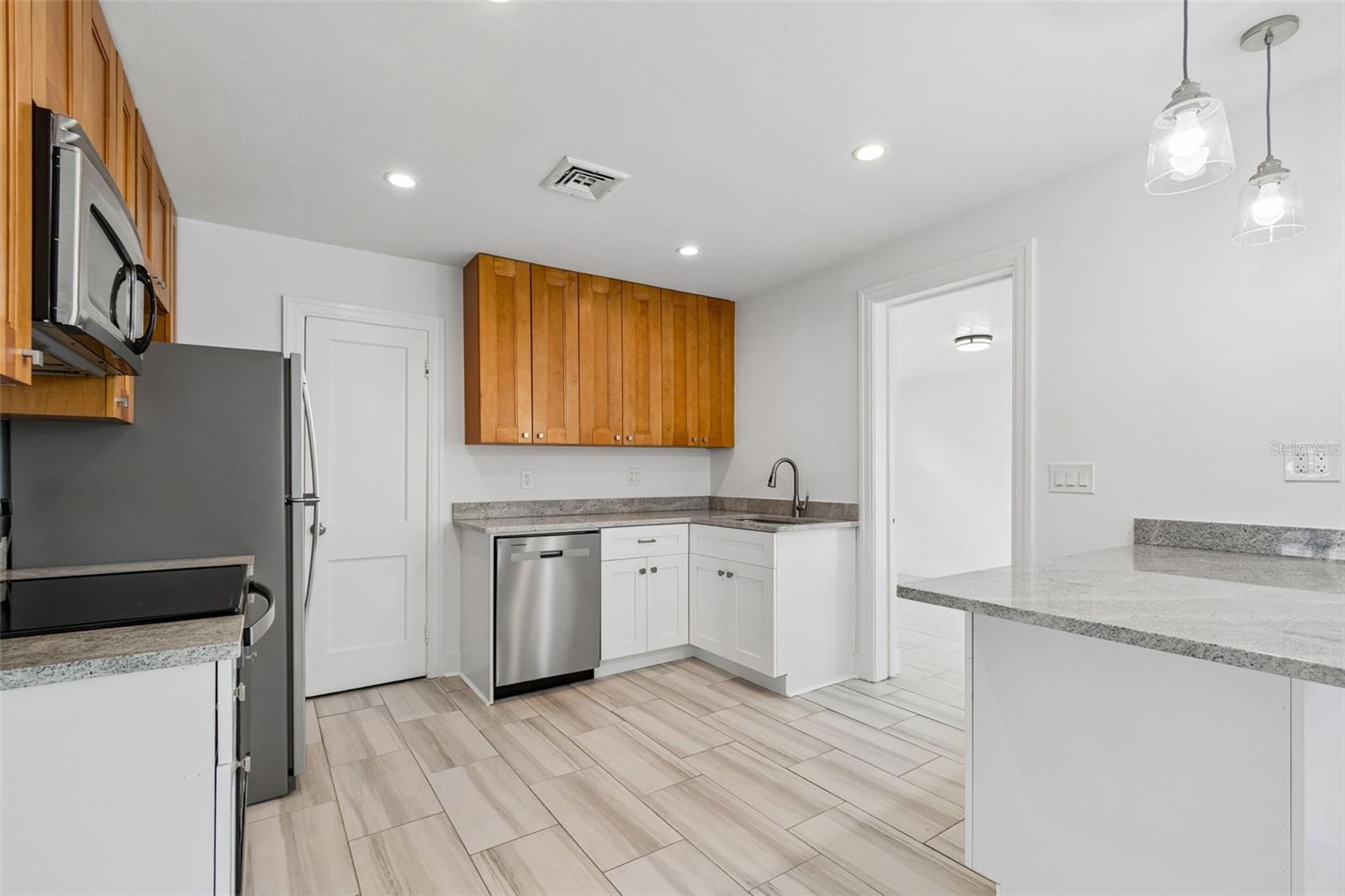8125 BAYSHORE DR — photo 25