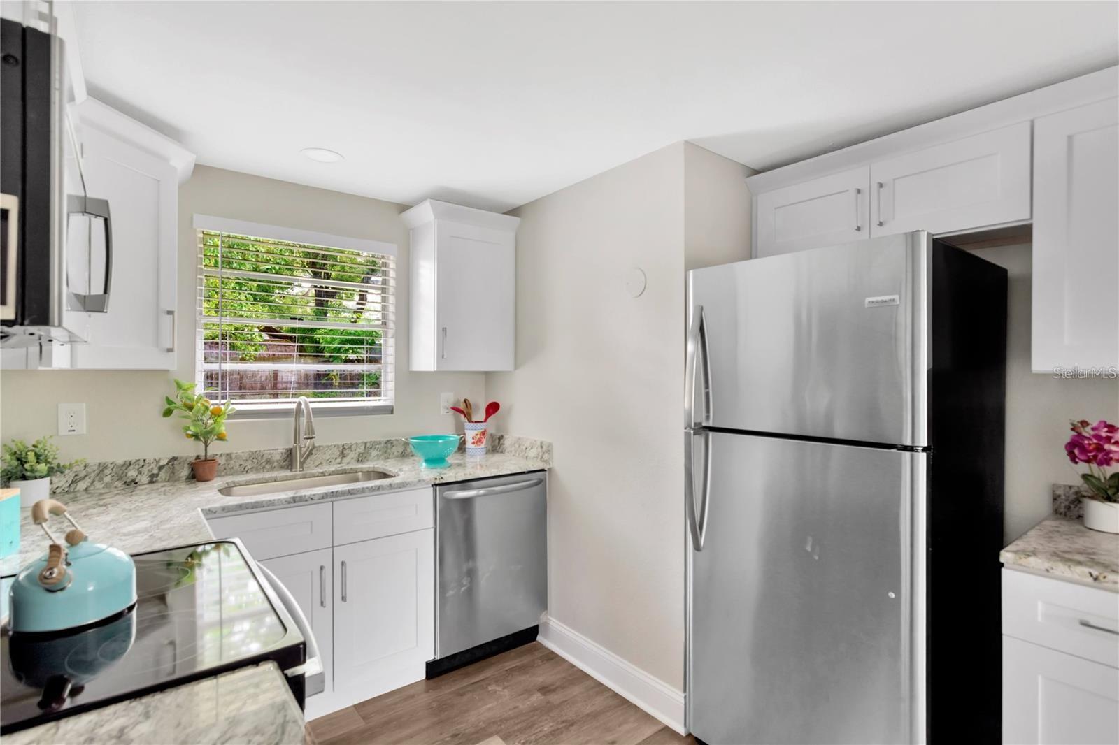 4105 W MANGO AVE — photo 6
