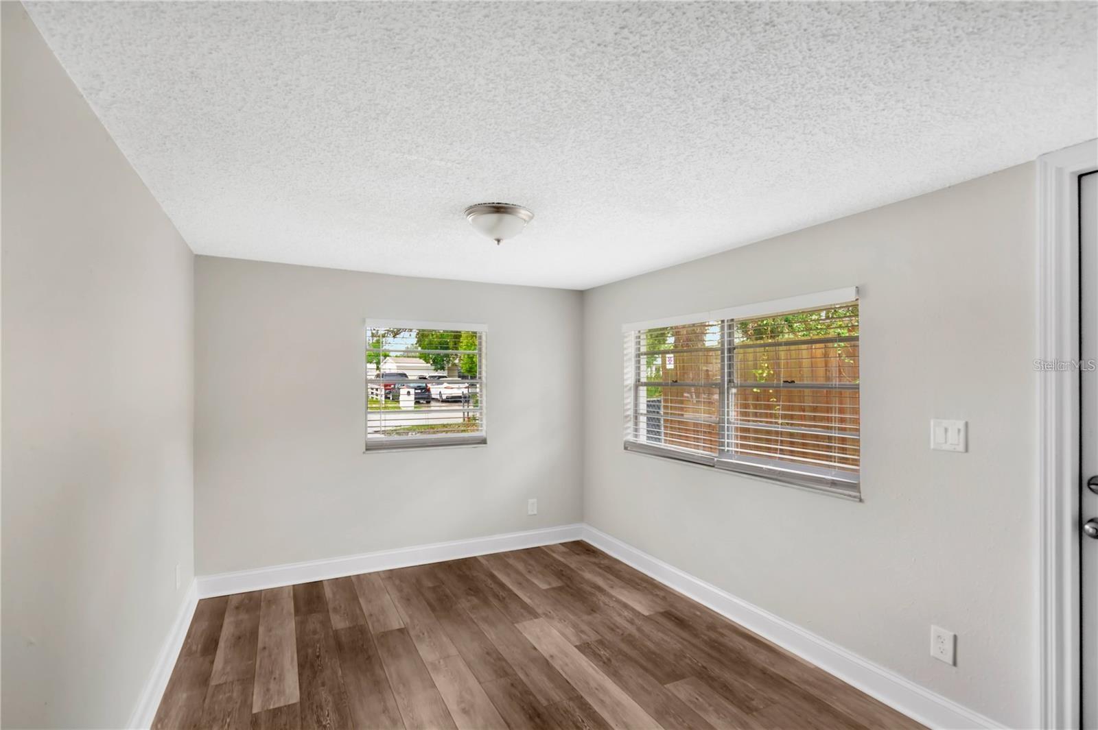4105 W MANGO AVE — photo 16