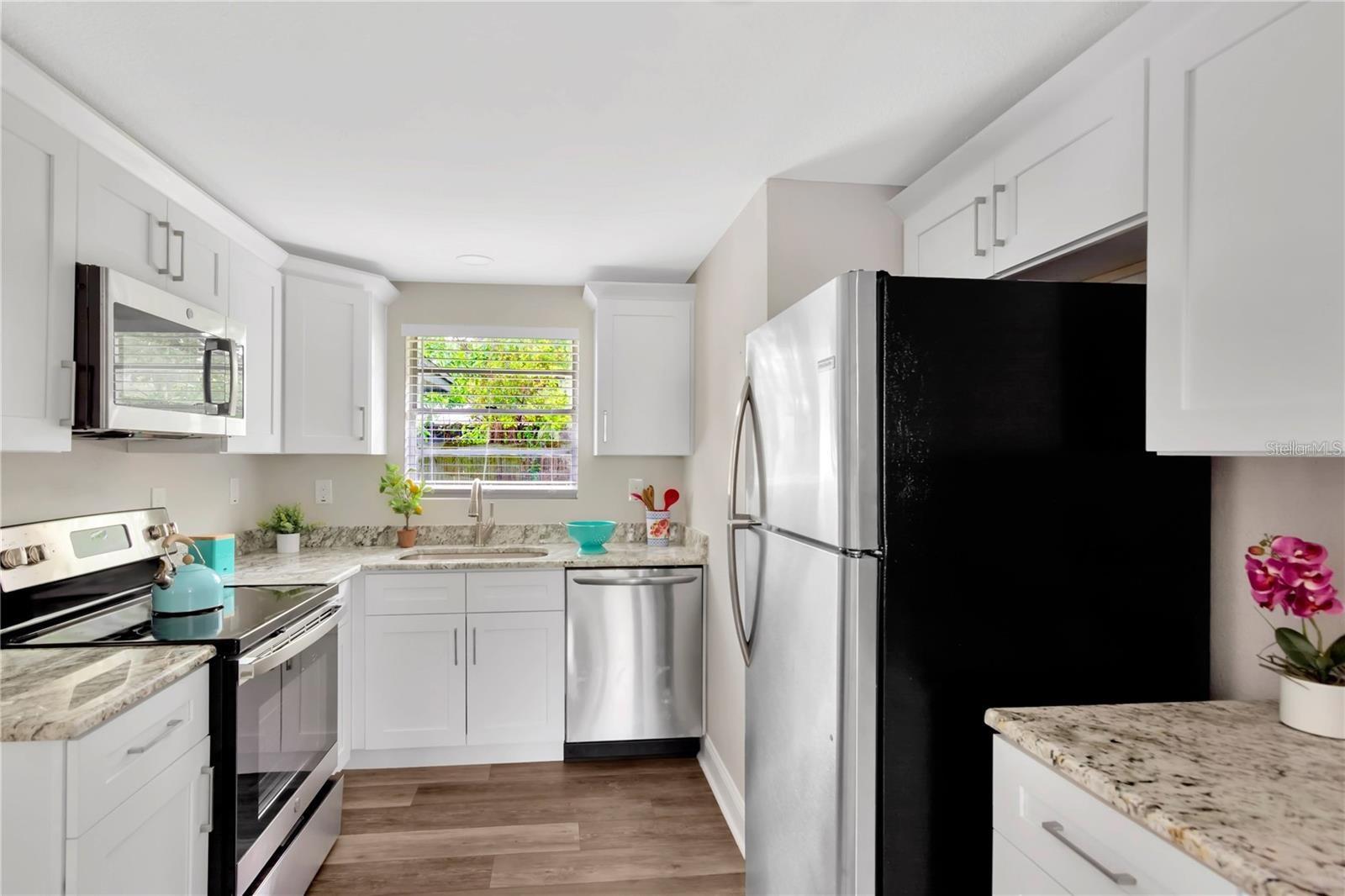 4105 W MANGO AVE — photo 4