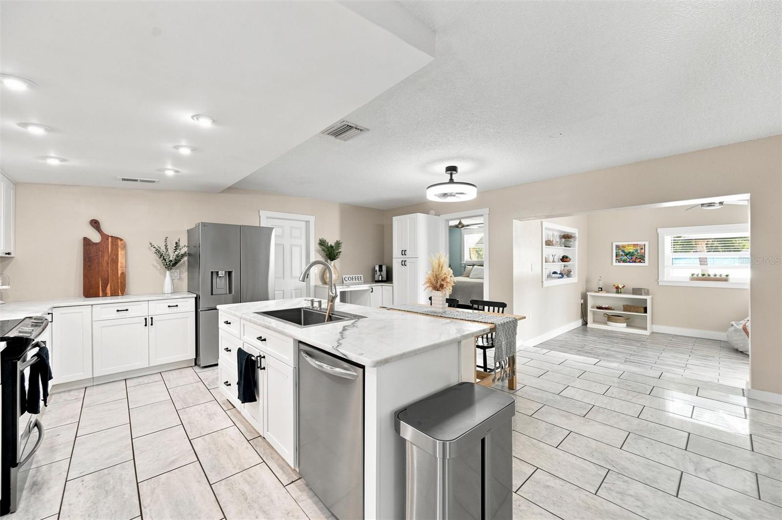 6230 CEDAR ST NE — photo 5