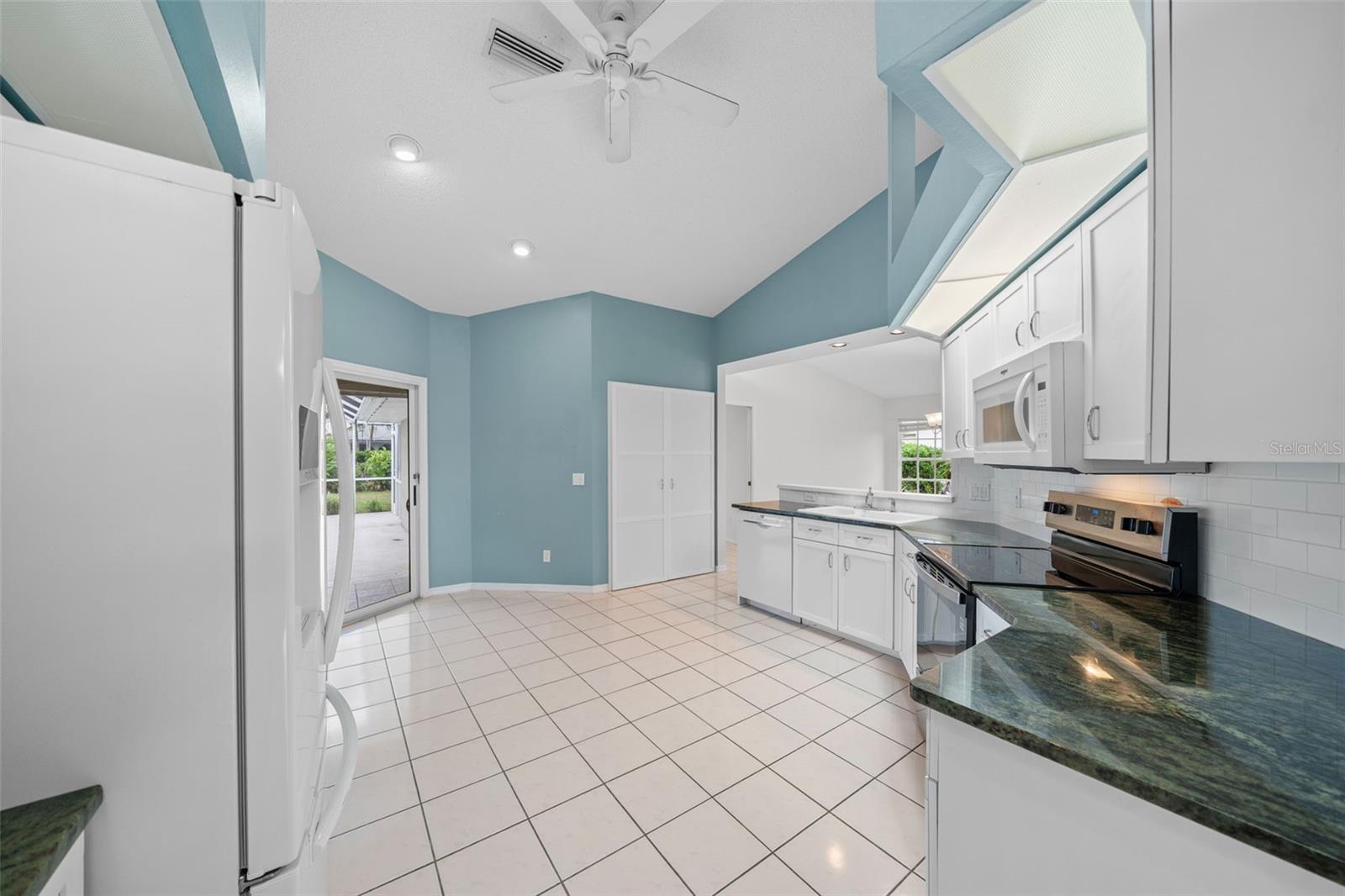 555 PARK ESTATES SQ — photo 12
