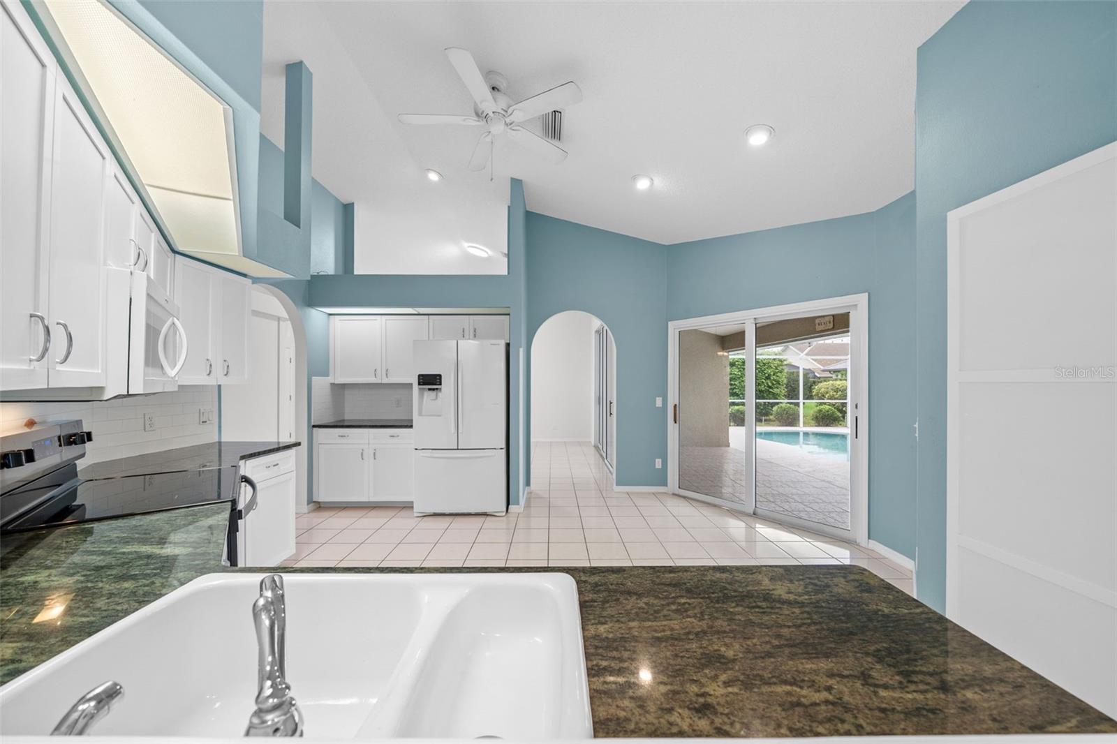555 PARK ESTATES SQ — photo 11