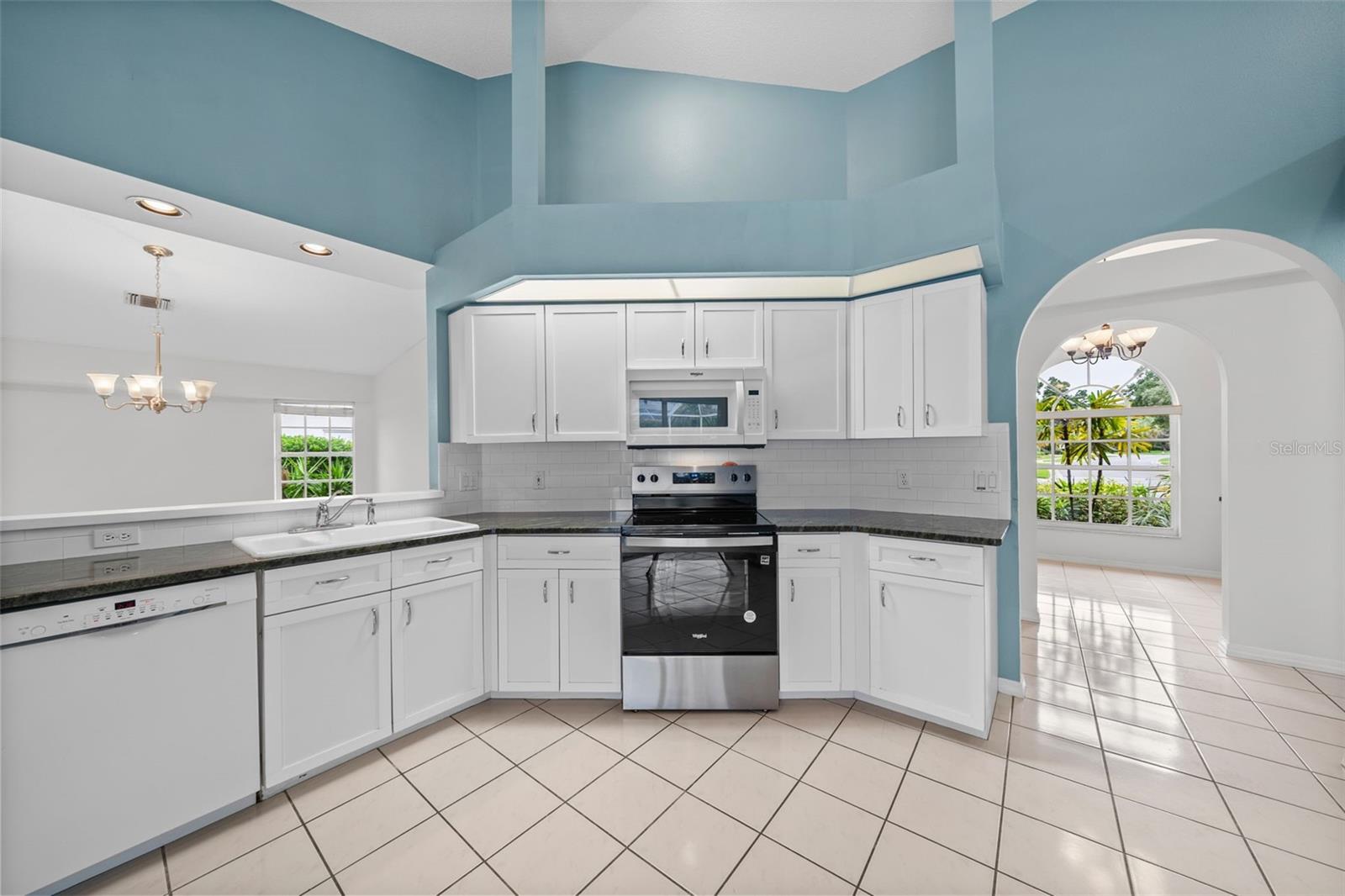 555 PARK ESTATES SQ — photo 9