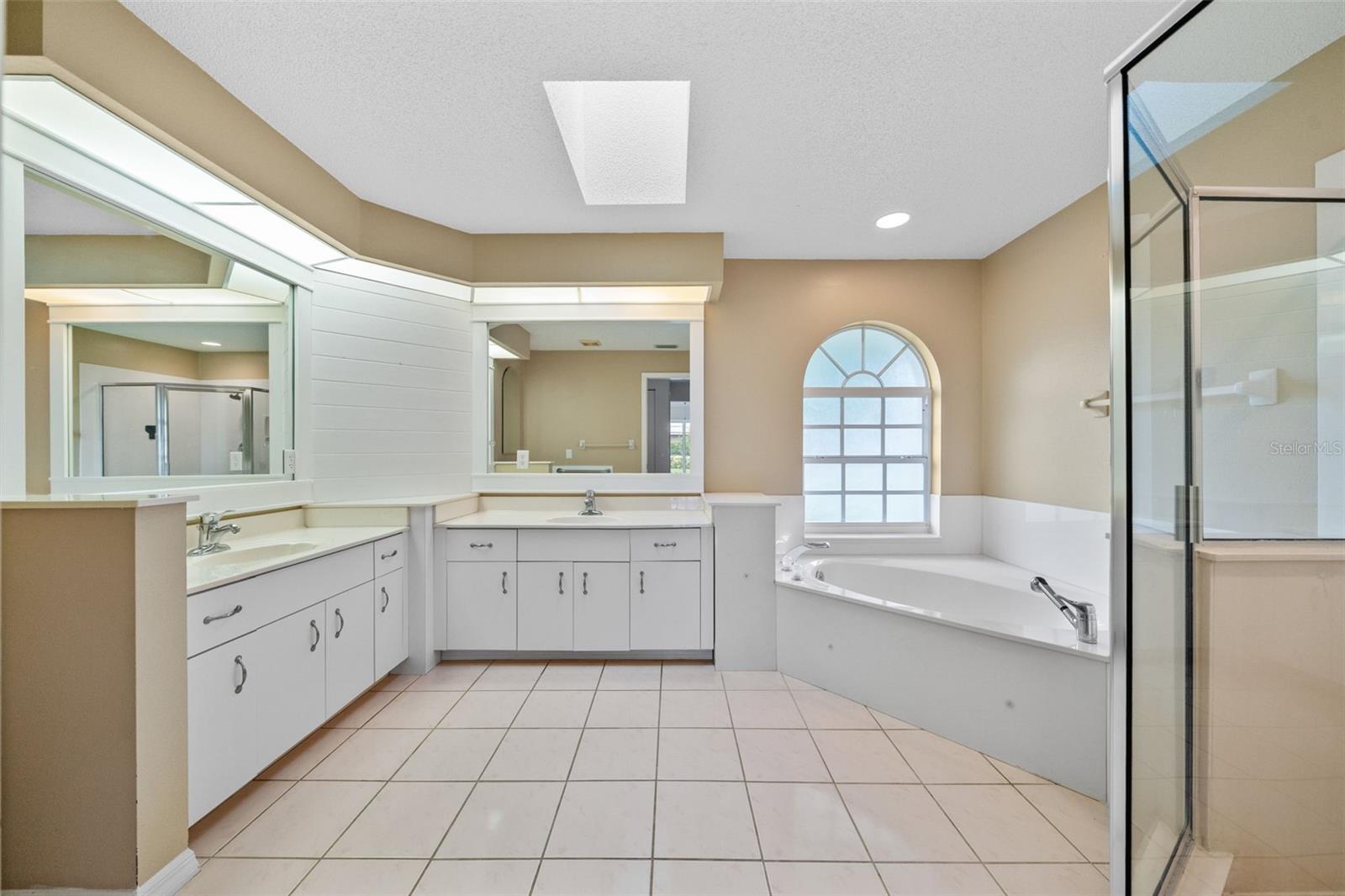 555 PARK ESTATES SQ — photo 17