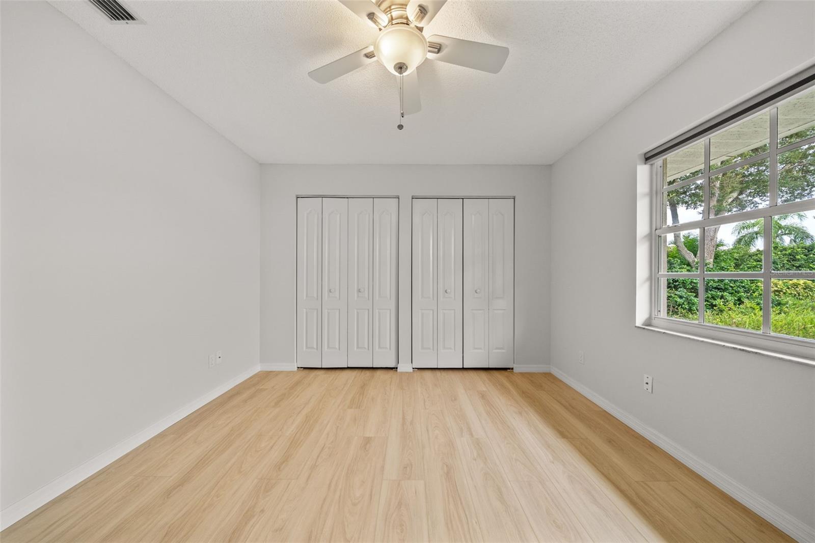 555 PARK ESTATES SQ — photo 23