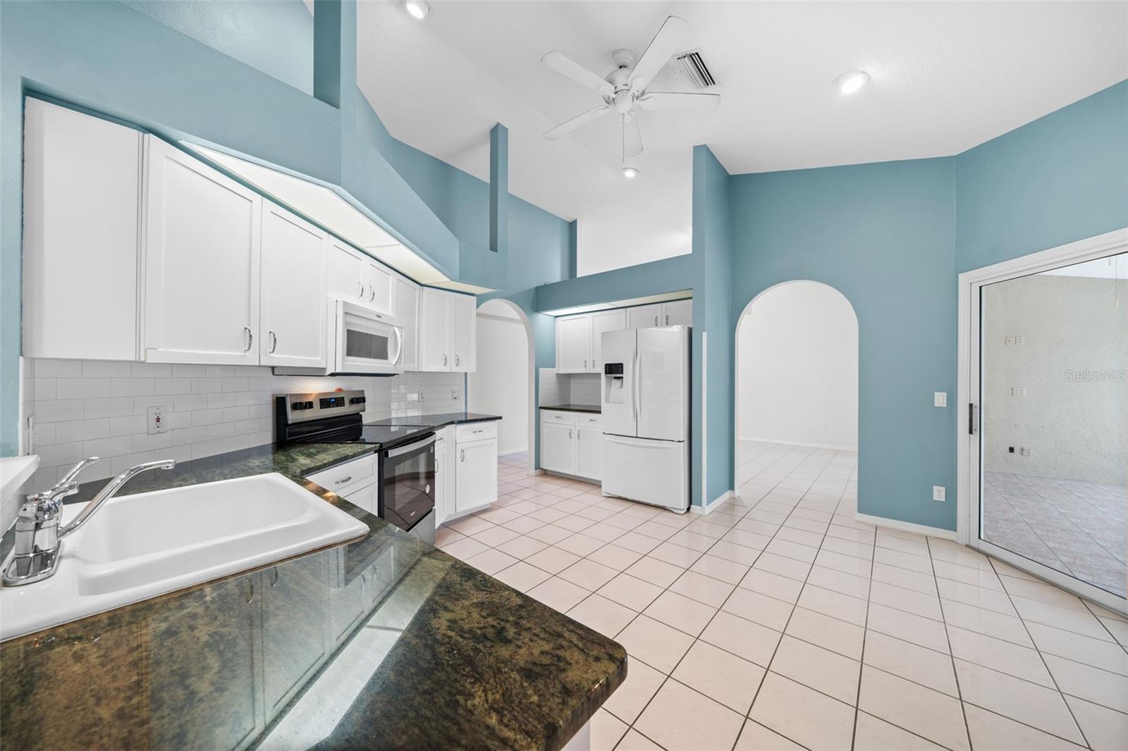 555 PARK ESTATES SQ — photo 10